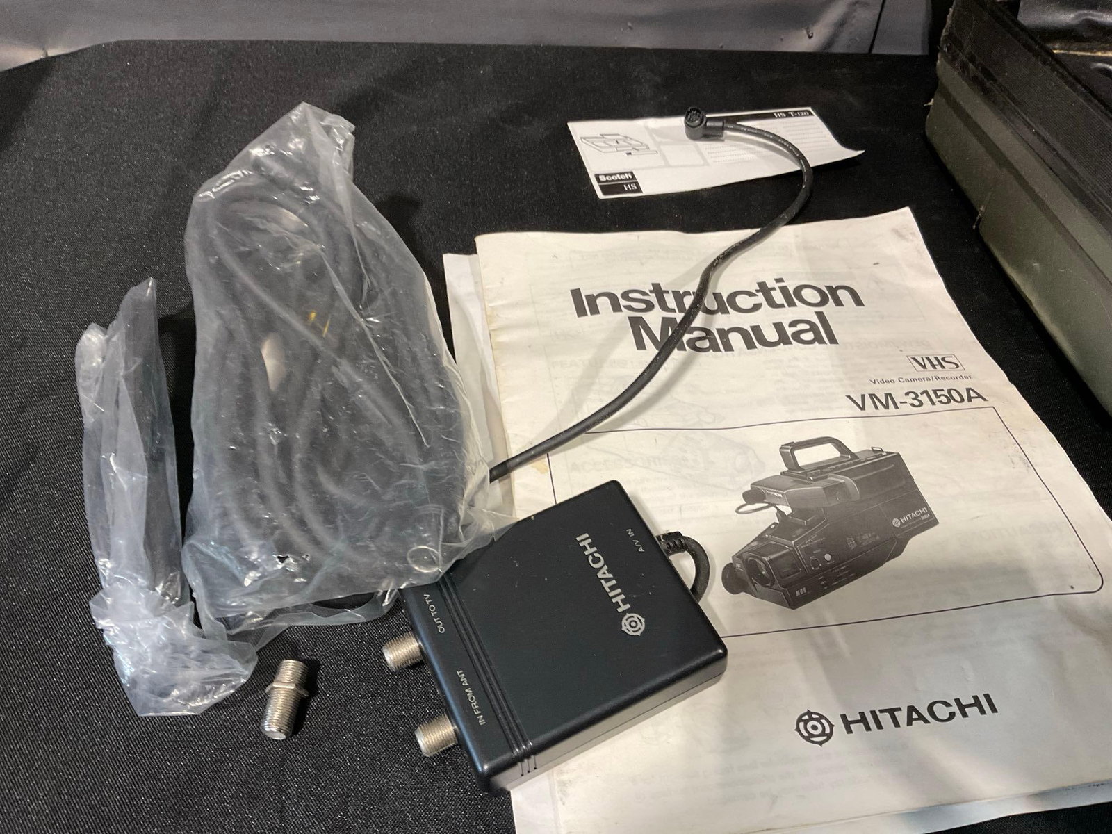 Vintage Hitachi VHS Shoulder Analog Camcorder Model VM-3150A w/Case, Straight to tape, 16x19 inches - 6