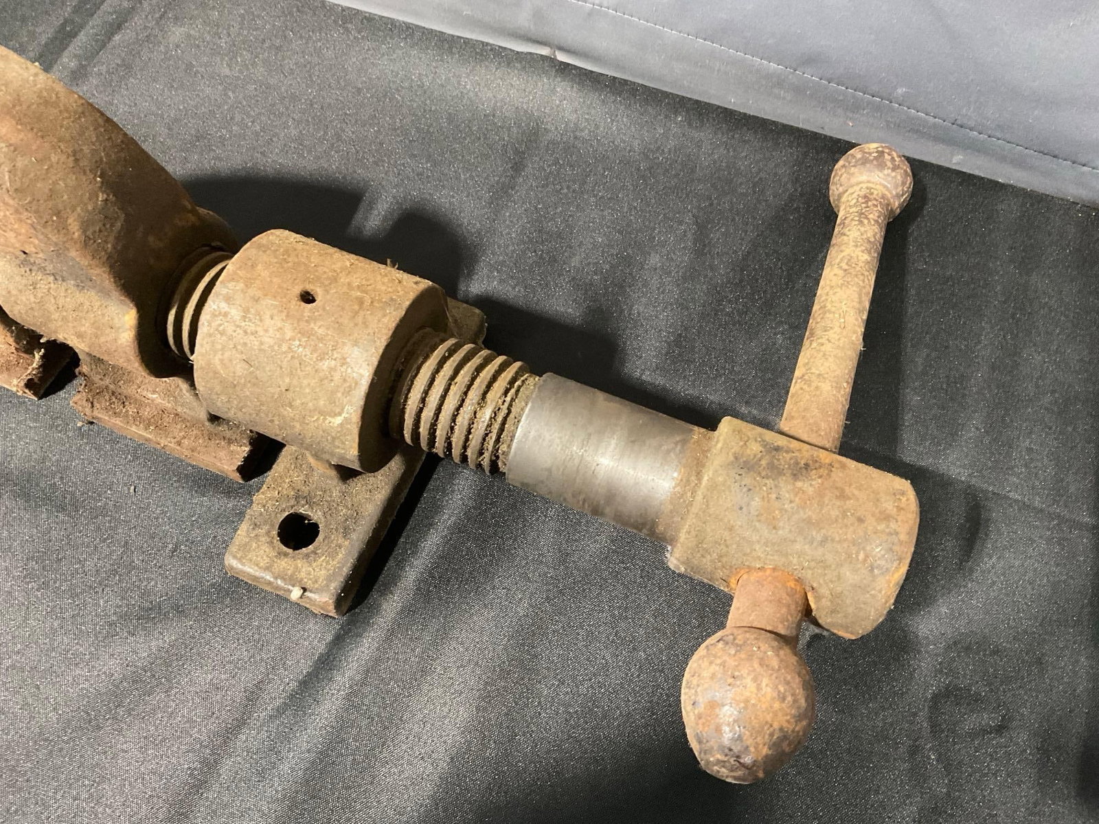 Vintage Double-Screw Patternmakers Vise, Pair of Mounting Brackets, patinated & oxidized from age - 2
