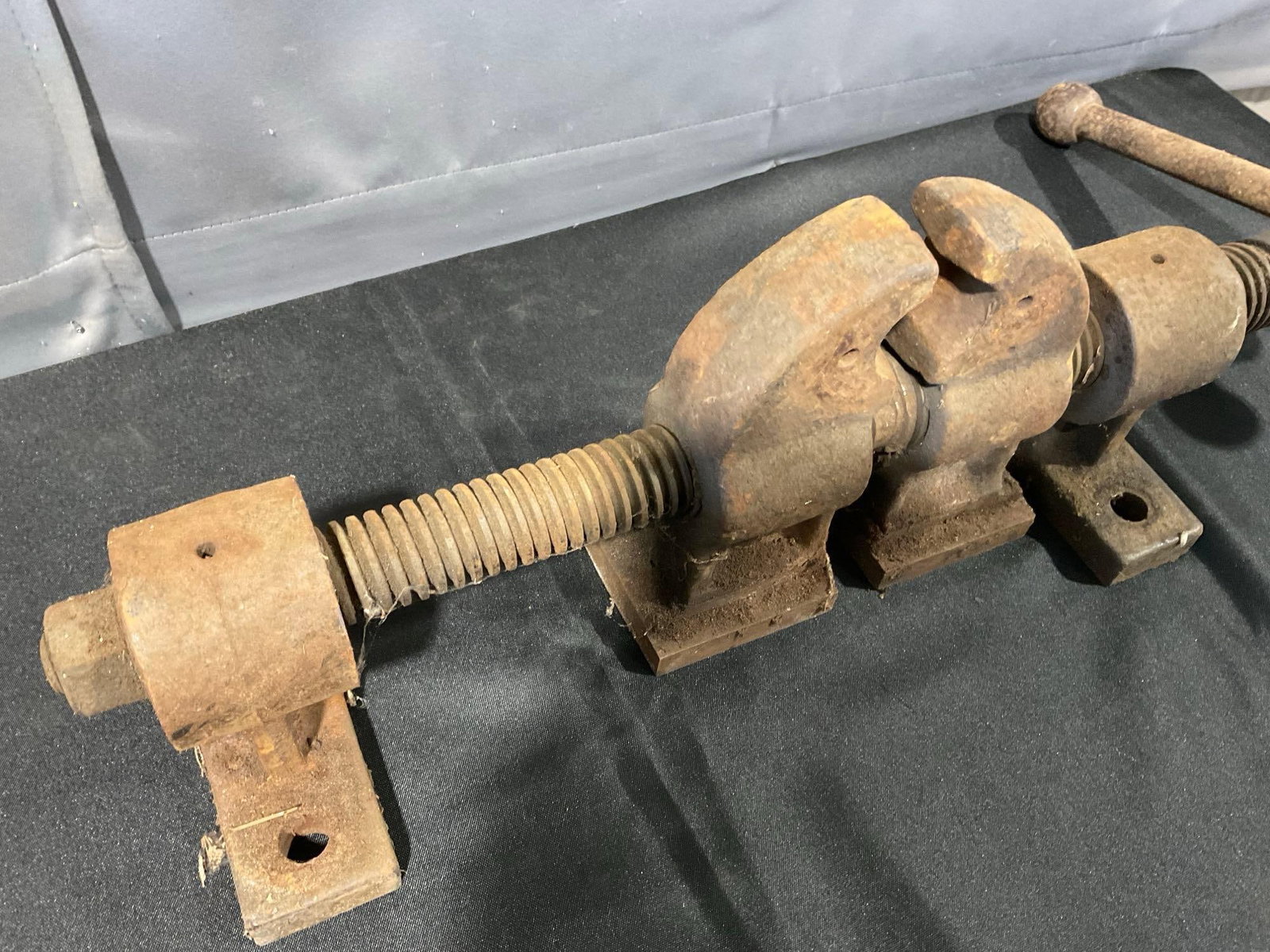 Vintage Double-Screw Patternmakers Vise, Pair of Mounting Brackets, patinated & oxidized from age - 3