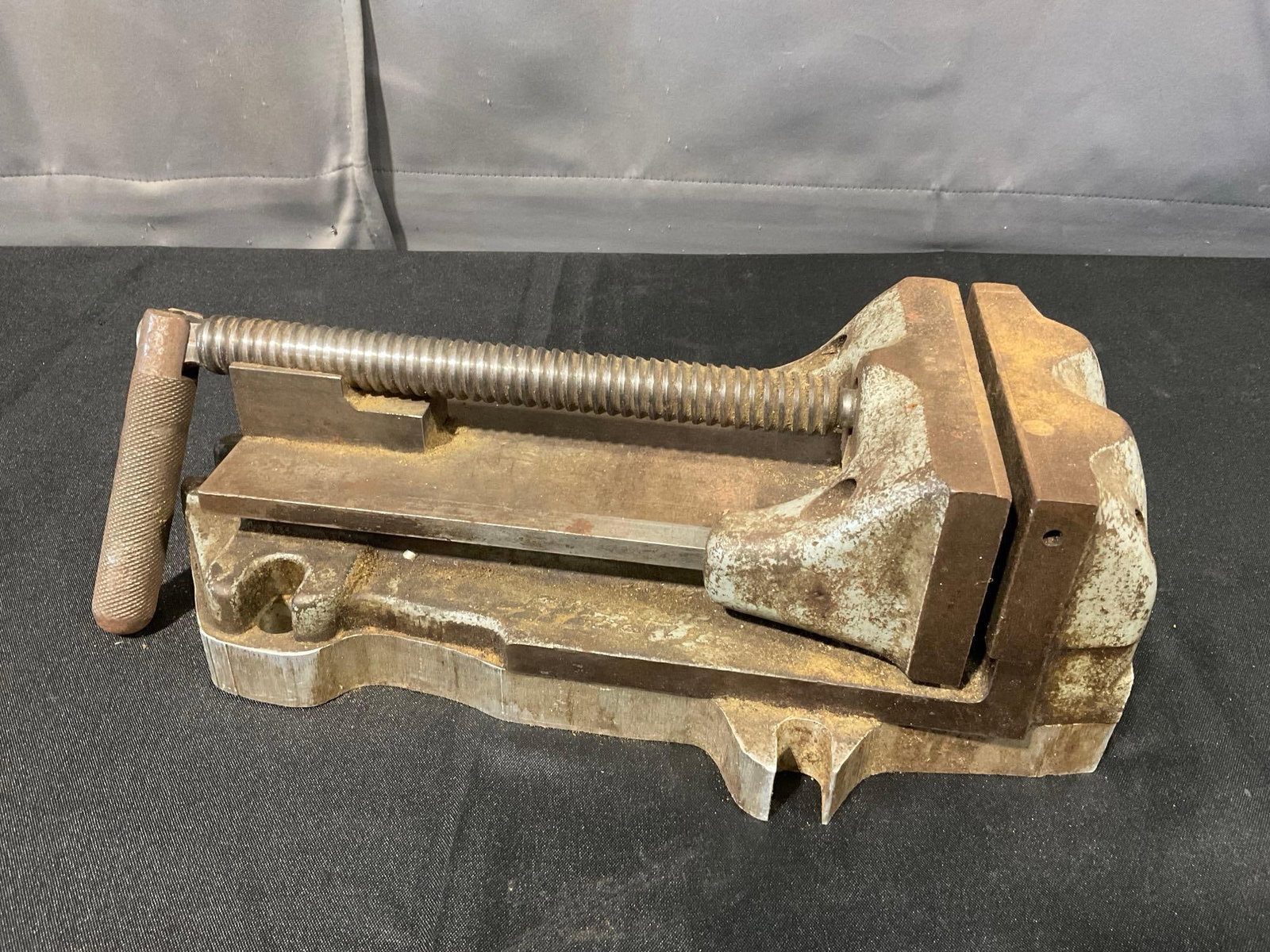 Speed-Vise Cardinal 6B Drill Press, 6h x 15w x 9d inches, heavy duty cast iron: *No in-house shipping, due to size and weight* Appears to be in fair to good shape. The piece measures approx 6h x 15w x 9d inches. See pics. E-6300 *No in-house shipping, due to size and