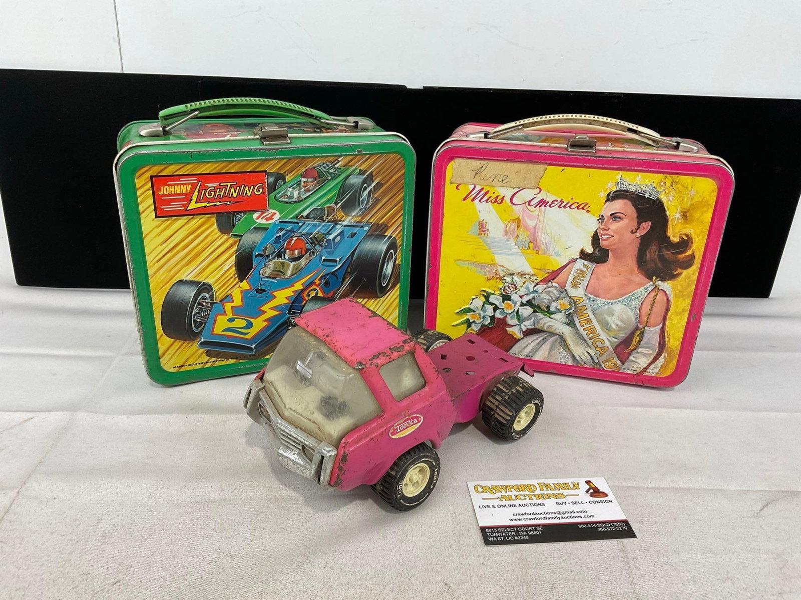 Vintage 1970 & 1972 Aladdin Industries Lunch Boxes, & Vintage 1970s Tonka Semi Cab Truck: Appears to be in fair to good shape, some missing finish. The piece measures approx 9h x 9w x 8d inches. See pics. E-6300