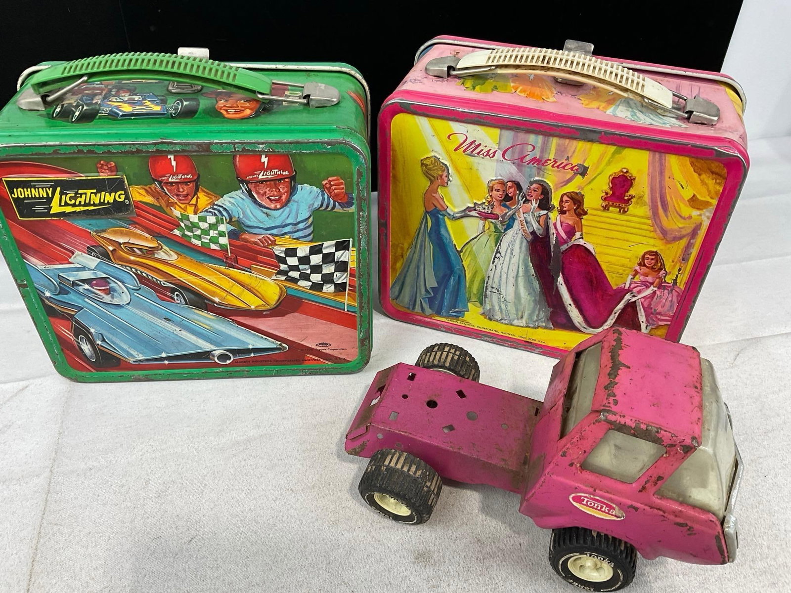 Vintage 1970 & 1972 Aladdin Industries Lunch Boxes, & Vintage 1970s Tonka Semi Cab Truck - 3