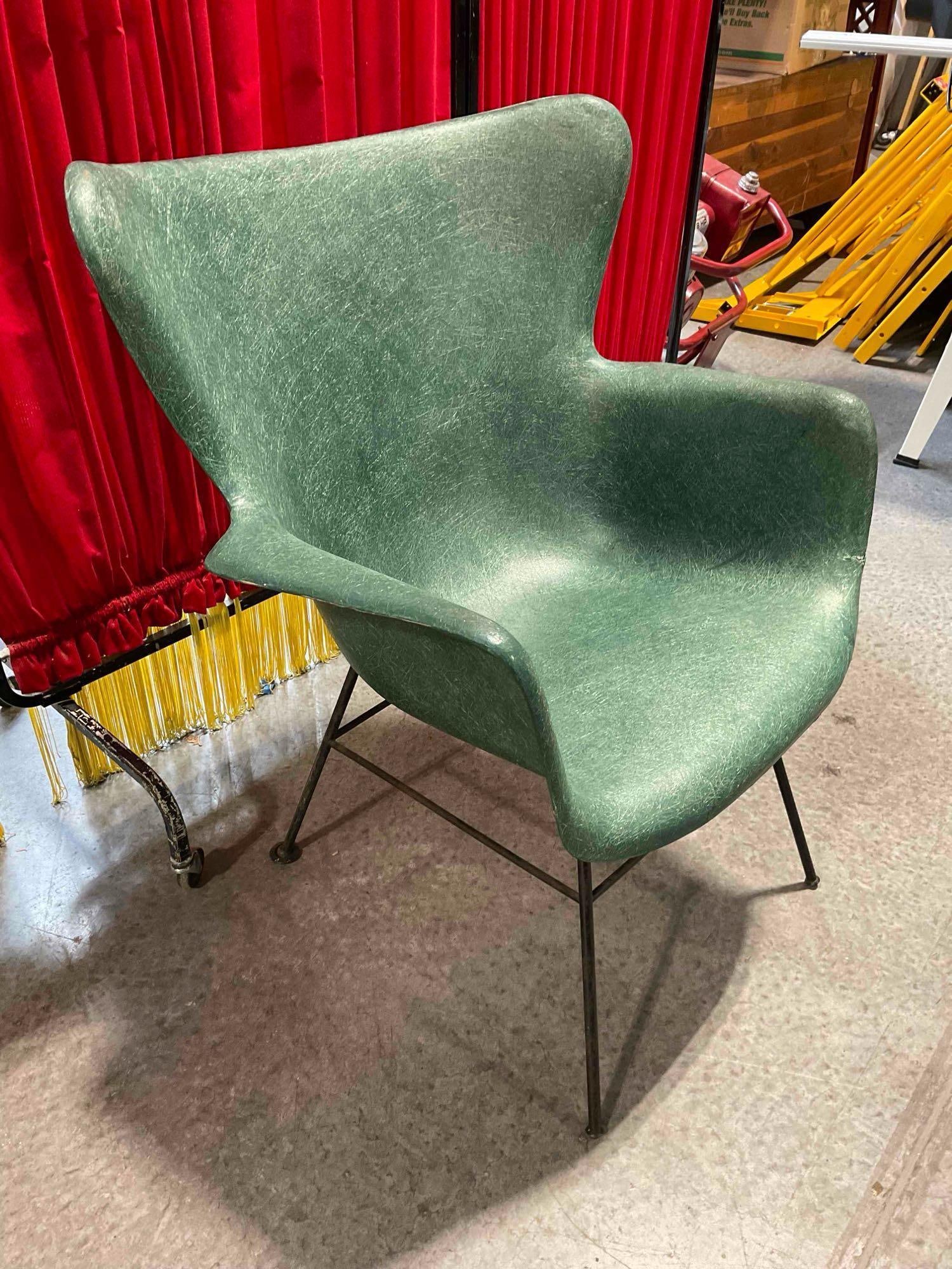 Vintage MCM Peabody Style Molded Green Fiberglass Wingback Arm Chair, fair cond see desc - 3