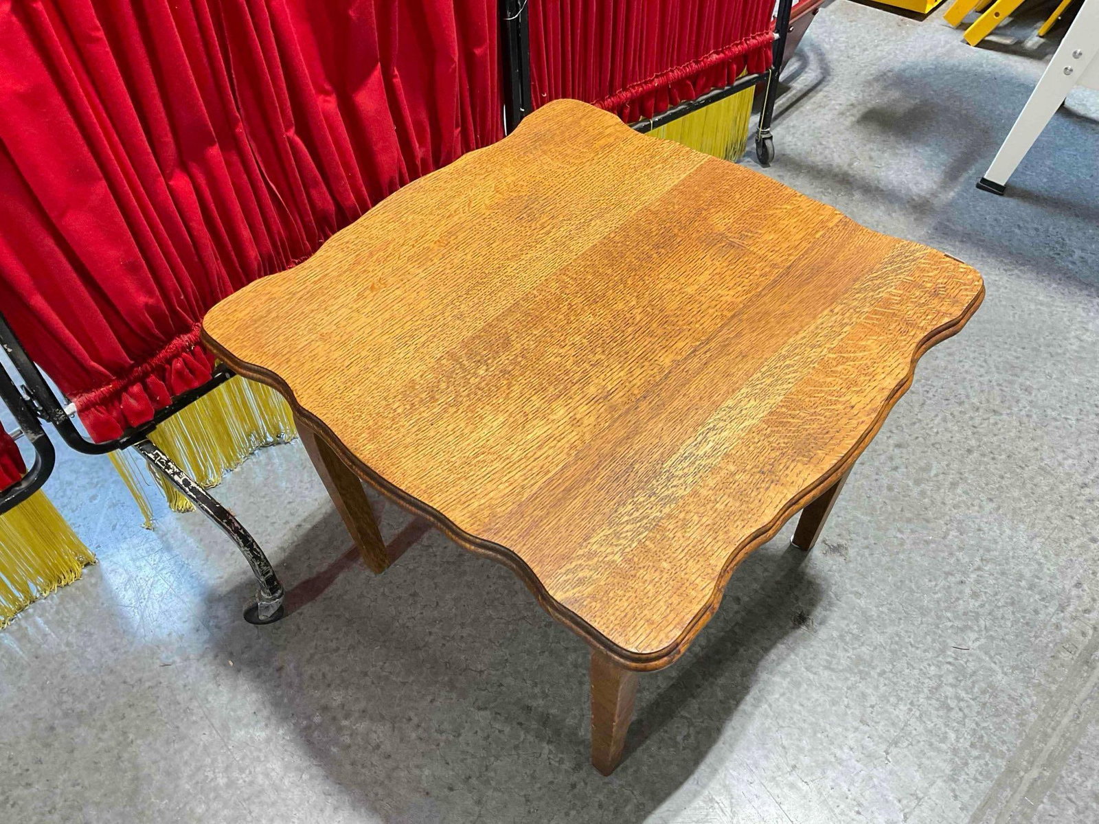 Vintage Quarter Sawn Tiger Oak Wood Side Accent Table w/ Gorgeous Grain. Good Condition. - 2