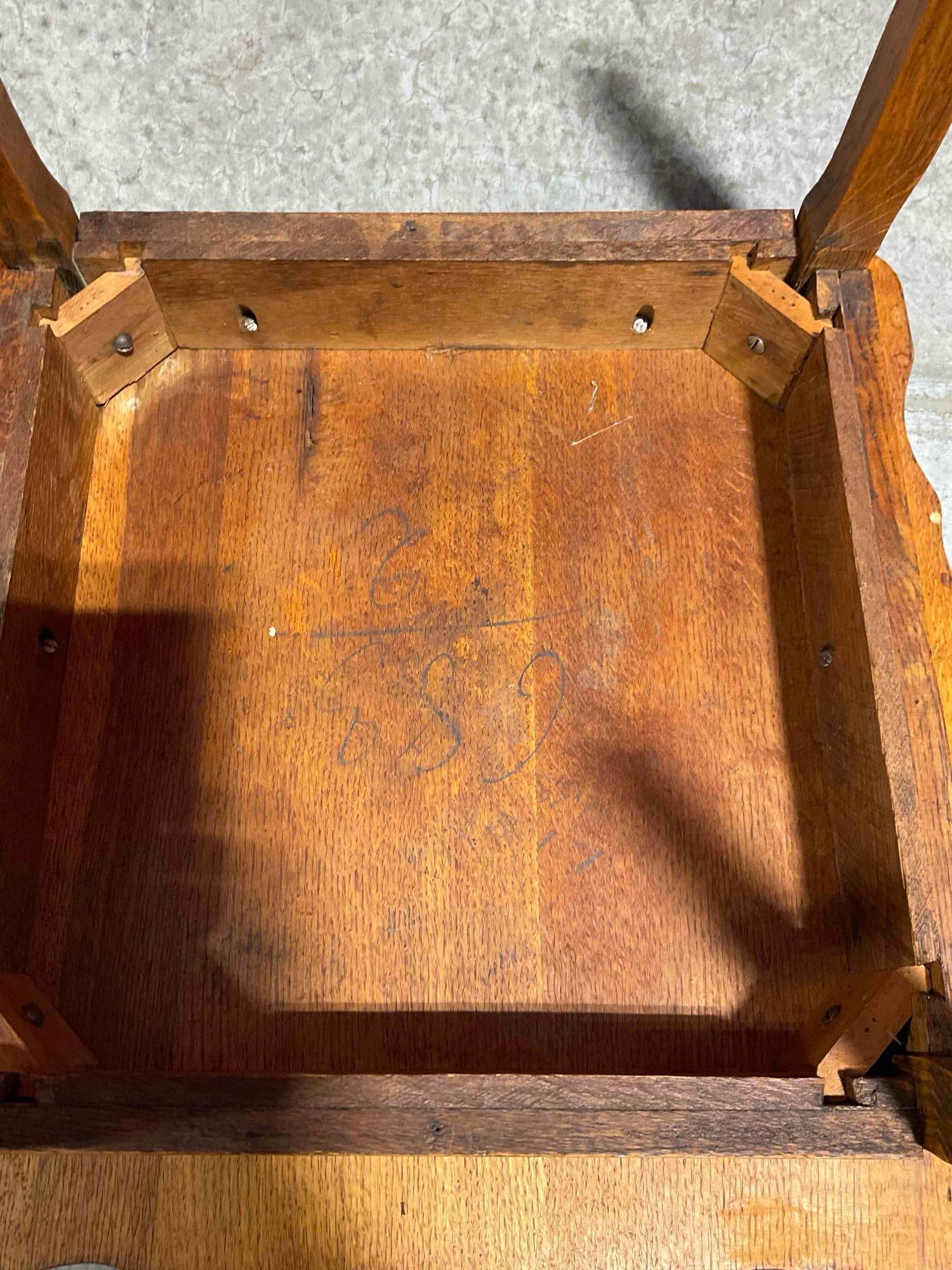 Vintage Quarter Sawn Tiger Oak Wood Side Accent Table w/ Gorgeous Grain. Good Condition. - 4