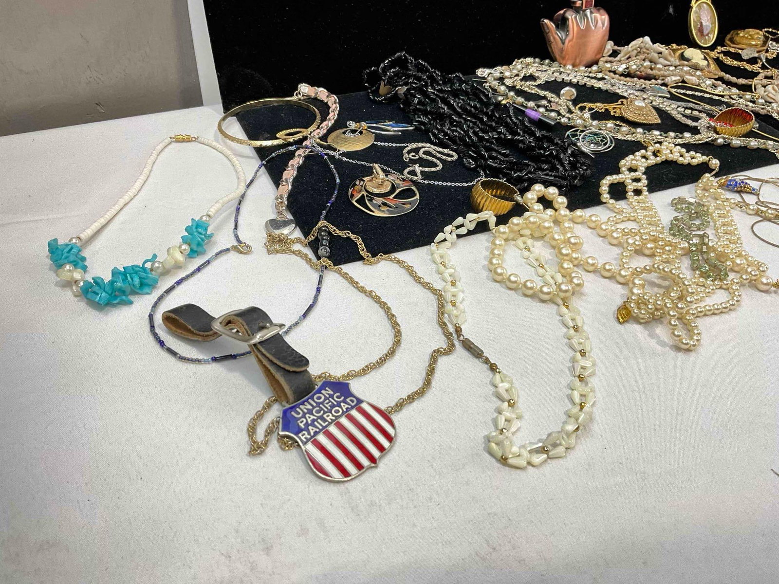 Large Treasure Trove collection of Vintage assortment of mixed jewelry Some Mid Century See pics - 2