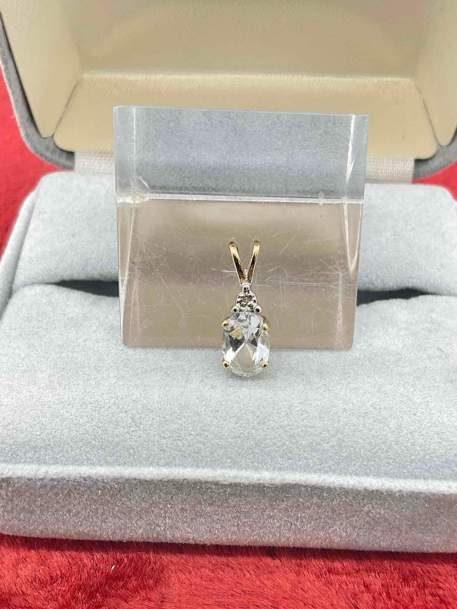14k gold pendant featuring an approximate Brilliant oval cut Aquamarine: c-414