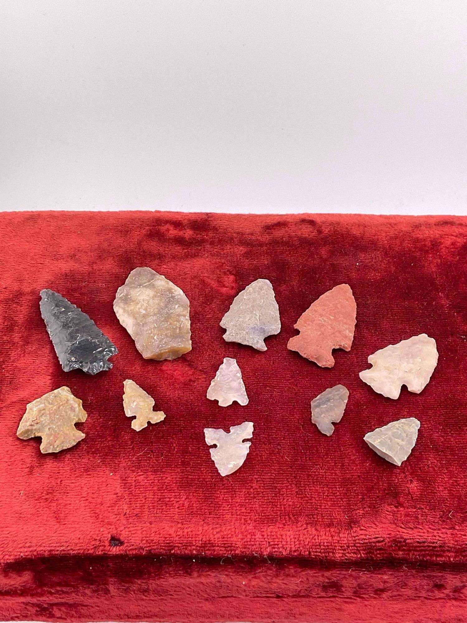 Nice selection of 8 Authentic Native American stone arrowheads (1 of 3)
