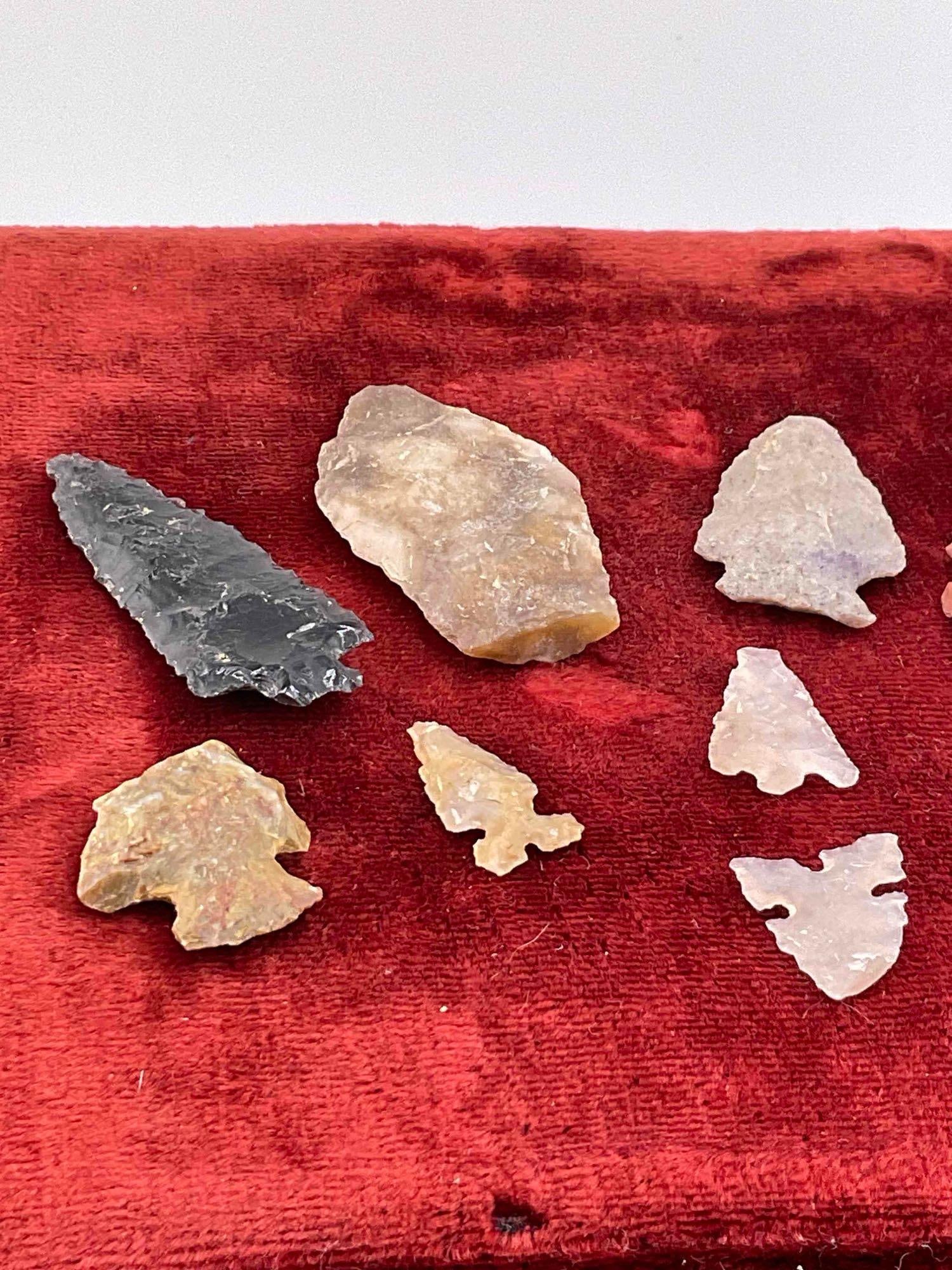 Nice selection of 8 Authentic Native American stone arrowheads - 2