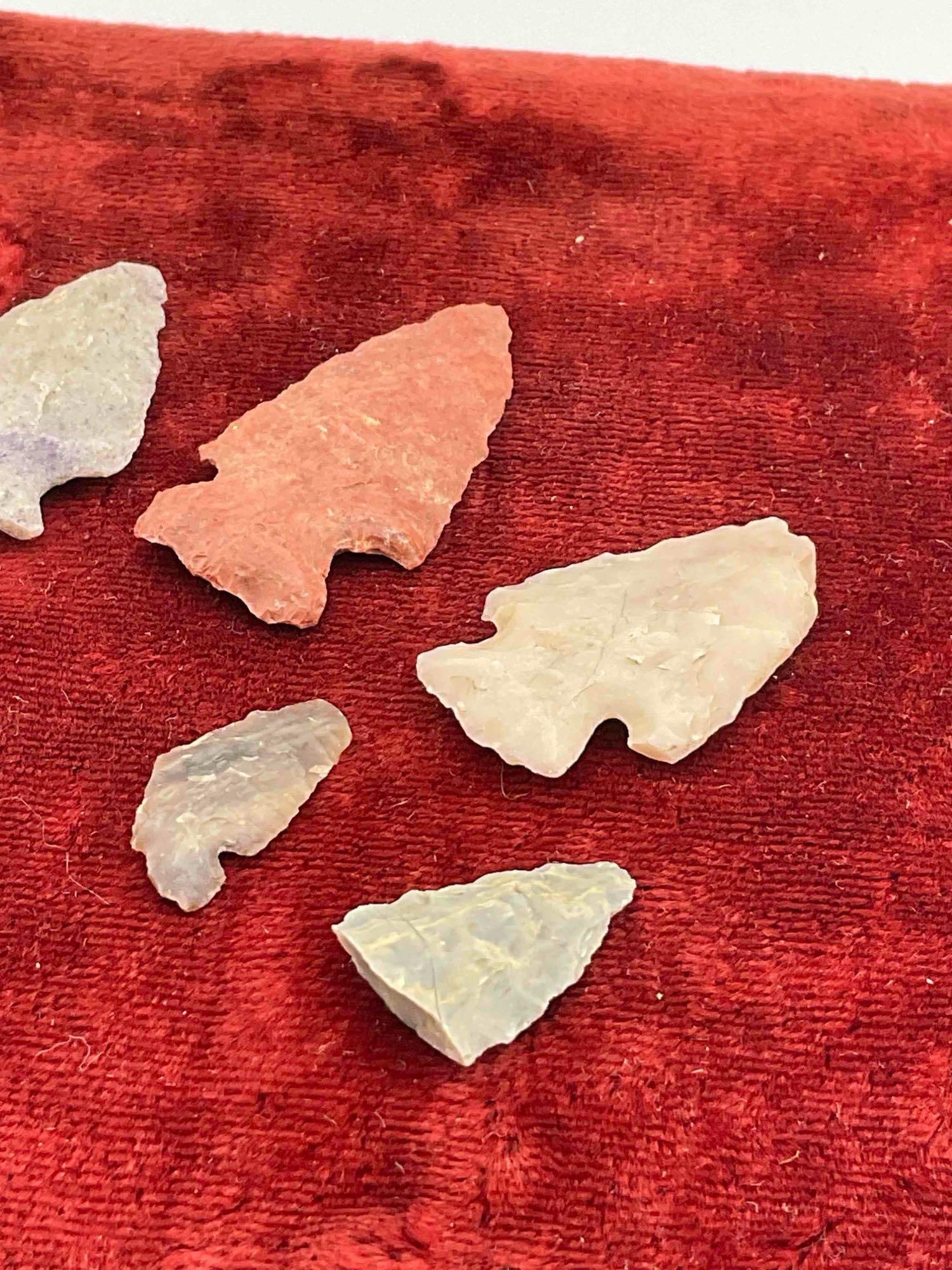 Nice selection of 8 Authentic Native American stone arrowheads - 3