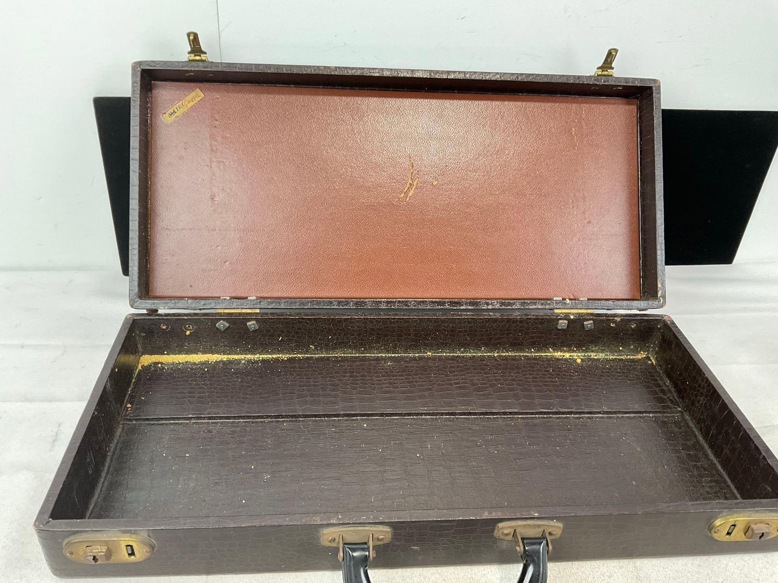 Vintage American Mahjong Set, Yellow Bakelite Tiles & Red Trays, approx 156 tiles w/leather case - 10