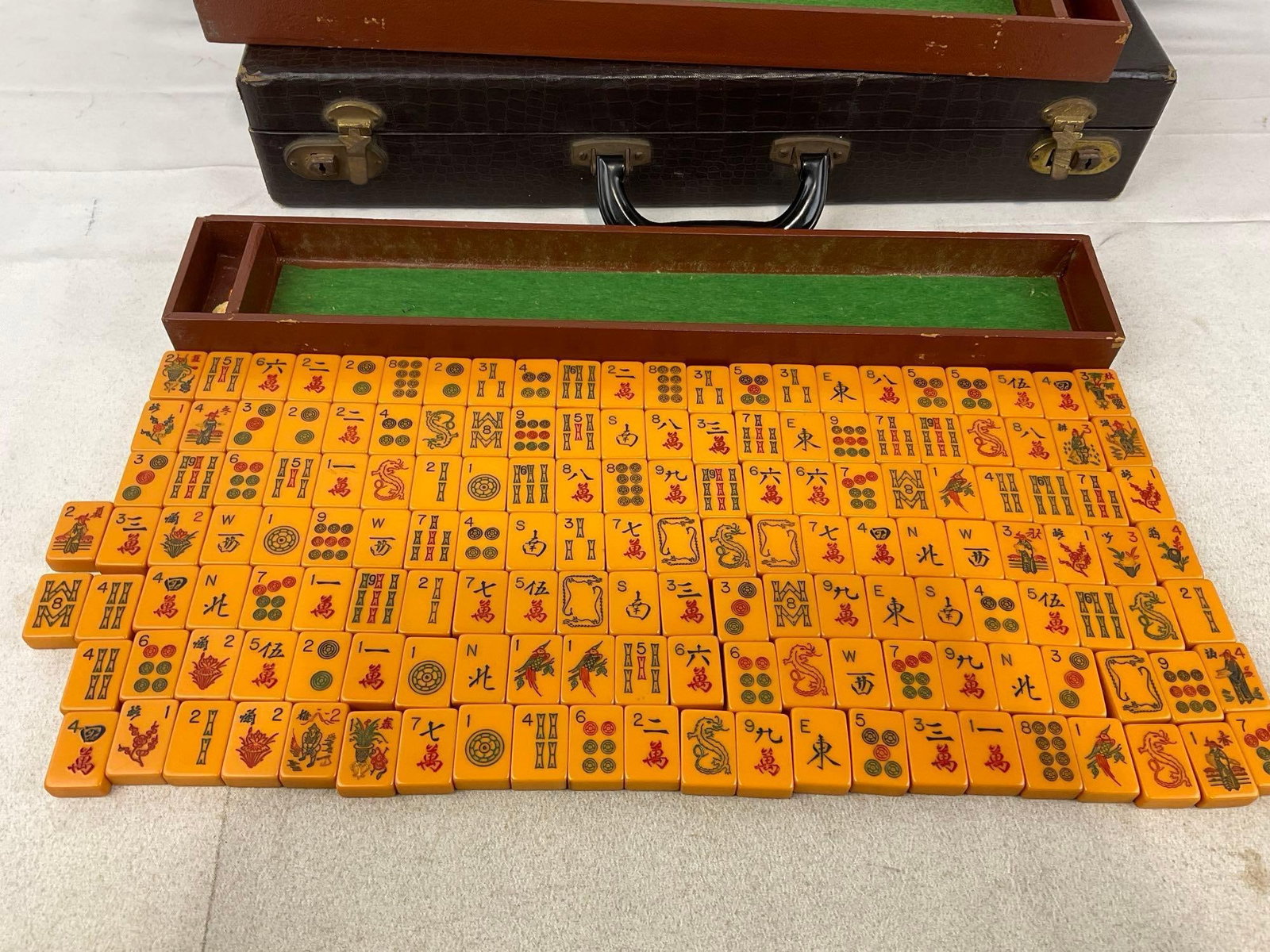 Vintage American Mahjong Set, Yellow Bakelite Tiles & Red Trays, approx 156 tiles w/leather case - 6