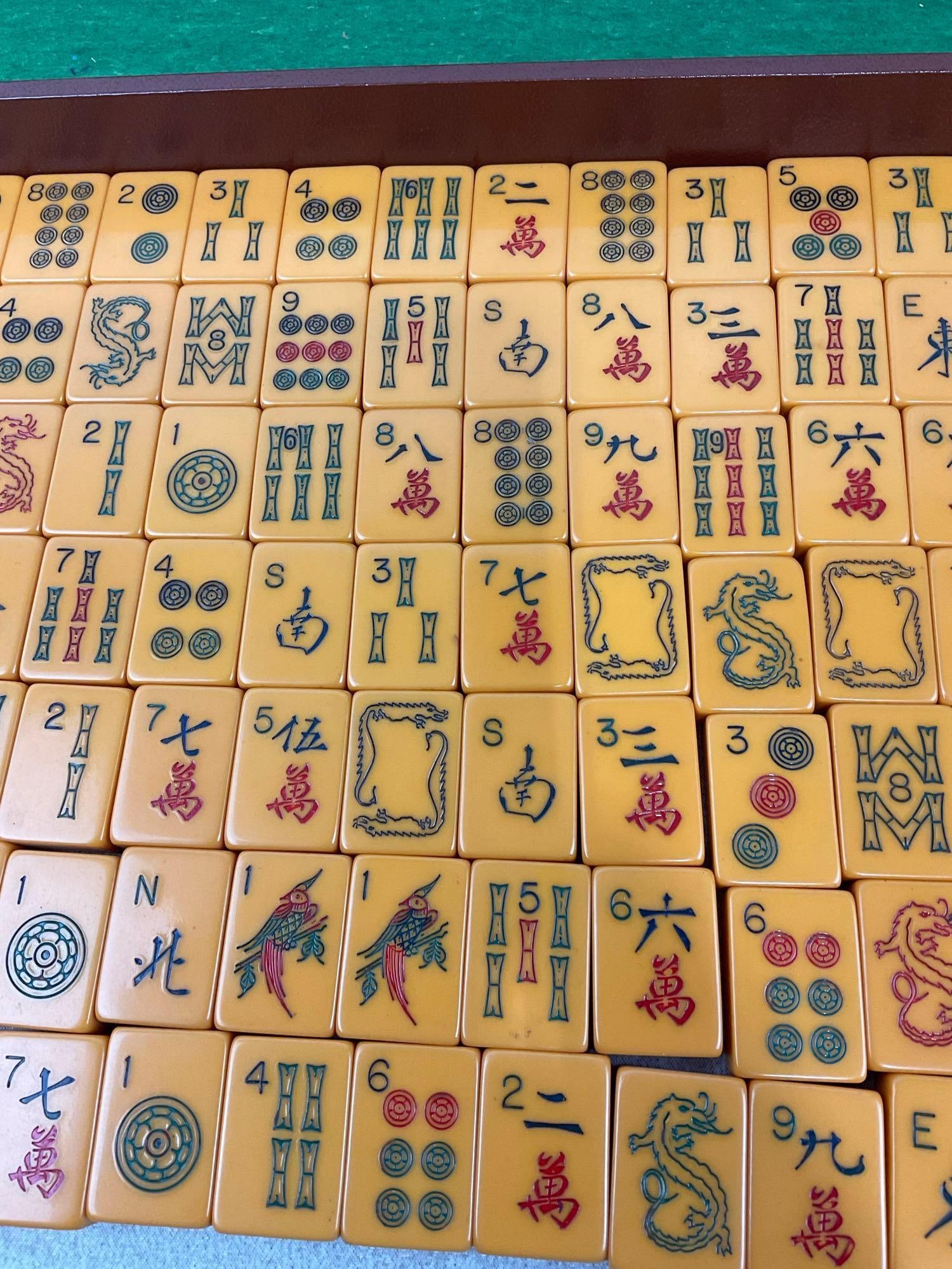 Vintage American Mahjong Set, Yellow Bakelite Tiles & Red Trays, approx 156 tiles w/leather case - 8