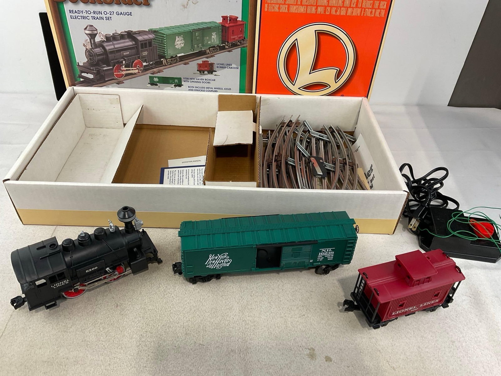 Lionel DockSider 6-11919 Ready-To-Run O-27 Gauge Electric Train Set, Locomotive, Boxcar, & Caboose - 5