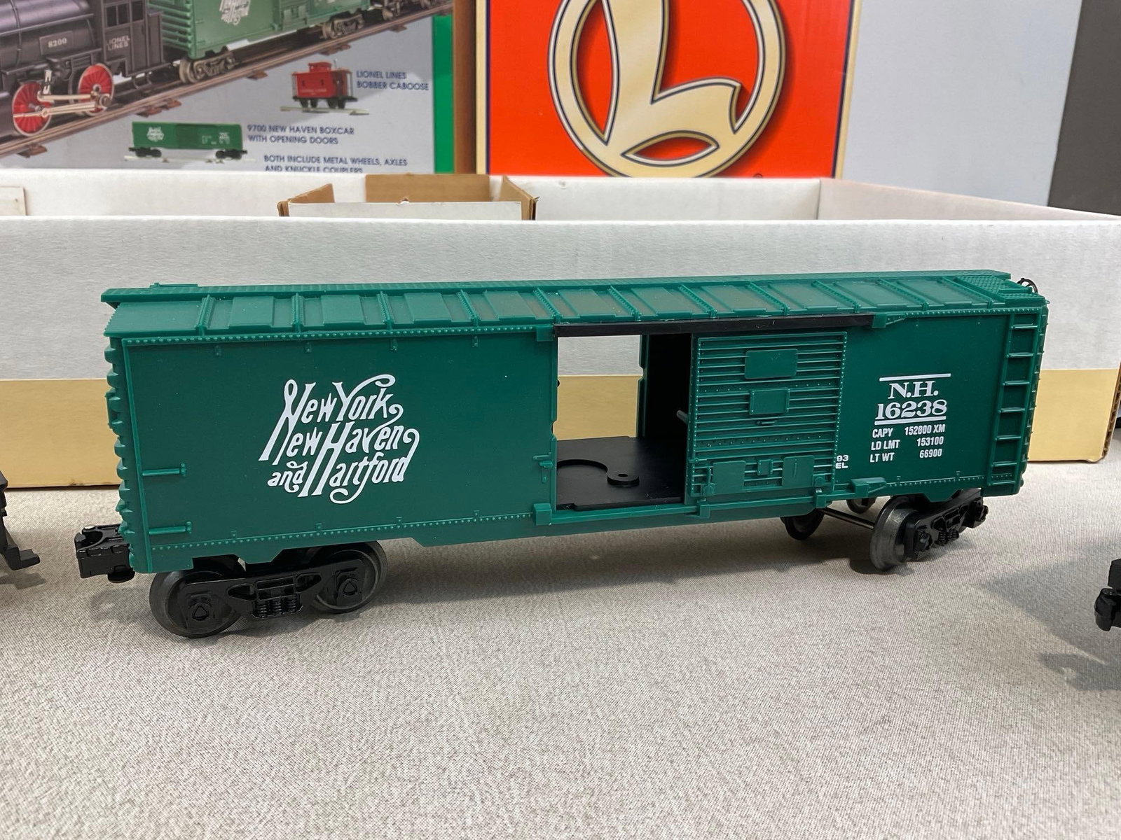Lionel DockSider 6-11919 Ready-To-Run O-27 Gauge Electric Train Set, Locomotive, Boxcar, & Caboose - 7