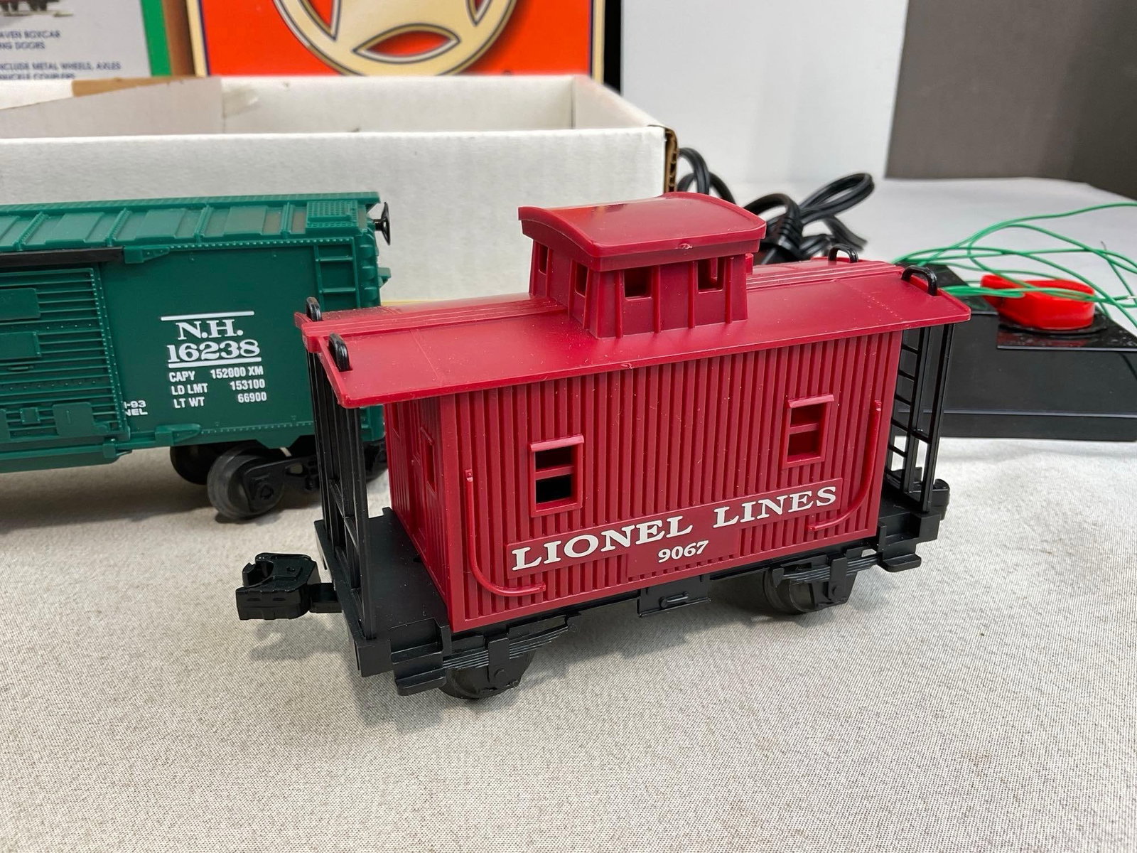 Lionel DockSider 6-11919 Ready-To-Run O-27 Gauge Electric Train Set, Locomotive, Boxcar, & Caboose - 8
