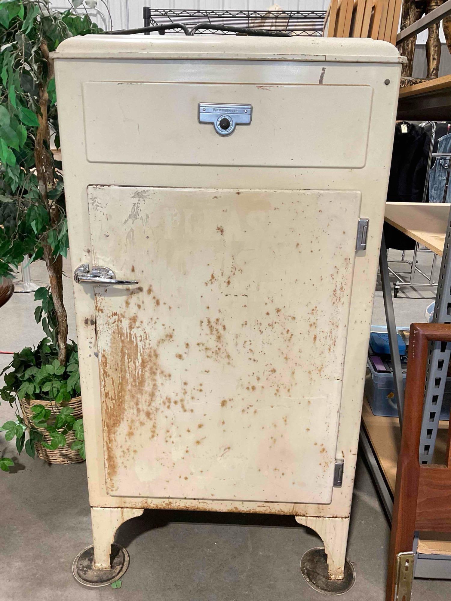 Vintage Cream Enamel Westinghouse Electric Refrigerator. Tested, Works. Fair Condition.: Vintage Cream Enamel Westinghouse Electric Refrigerator. Tested, Works. Fair Condition. Has wear indicative of age and use, otherwise looks to be in fair condition. Measures 32" x 24" x 62"