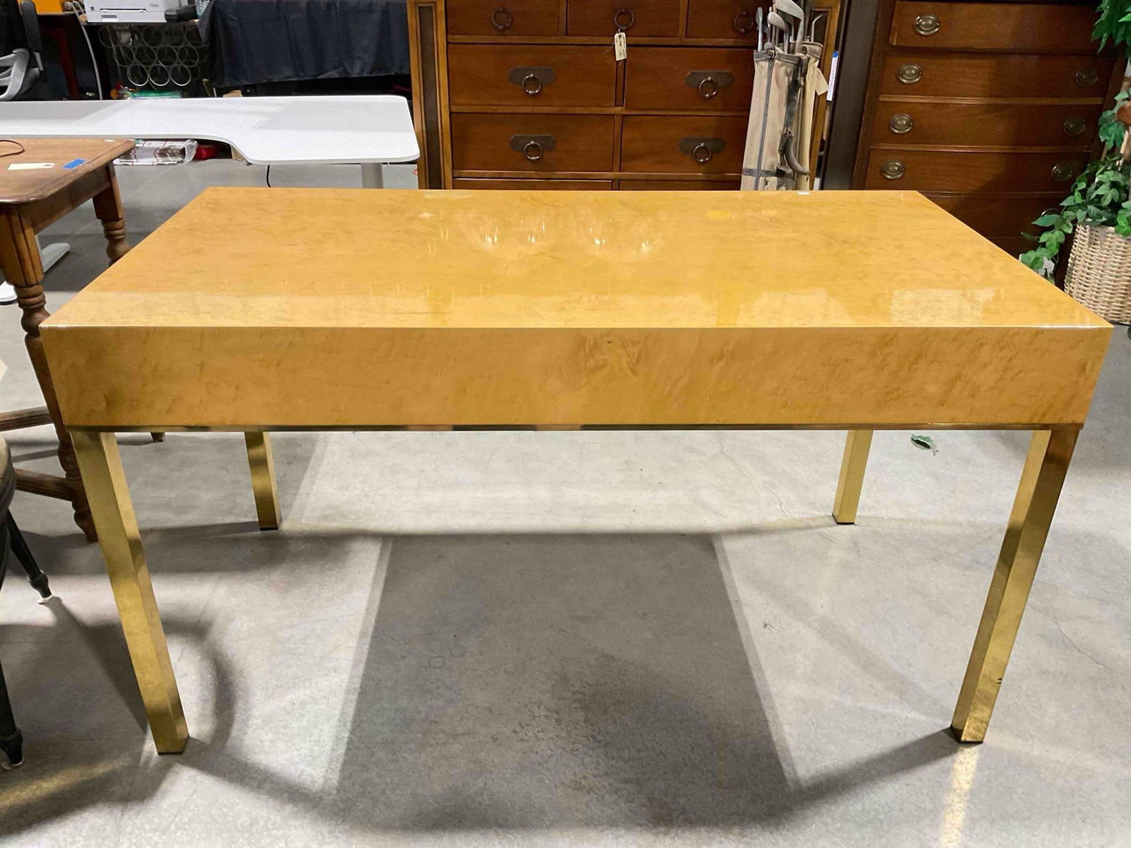 Handsome Vintage Thomasville MCM Birdseye Maple Wood & Brass Parsons Desk - 7