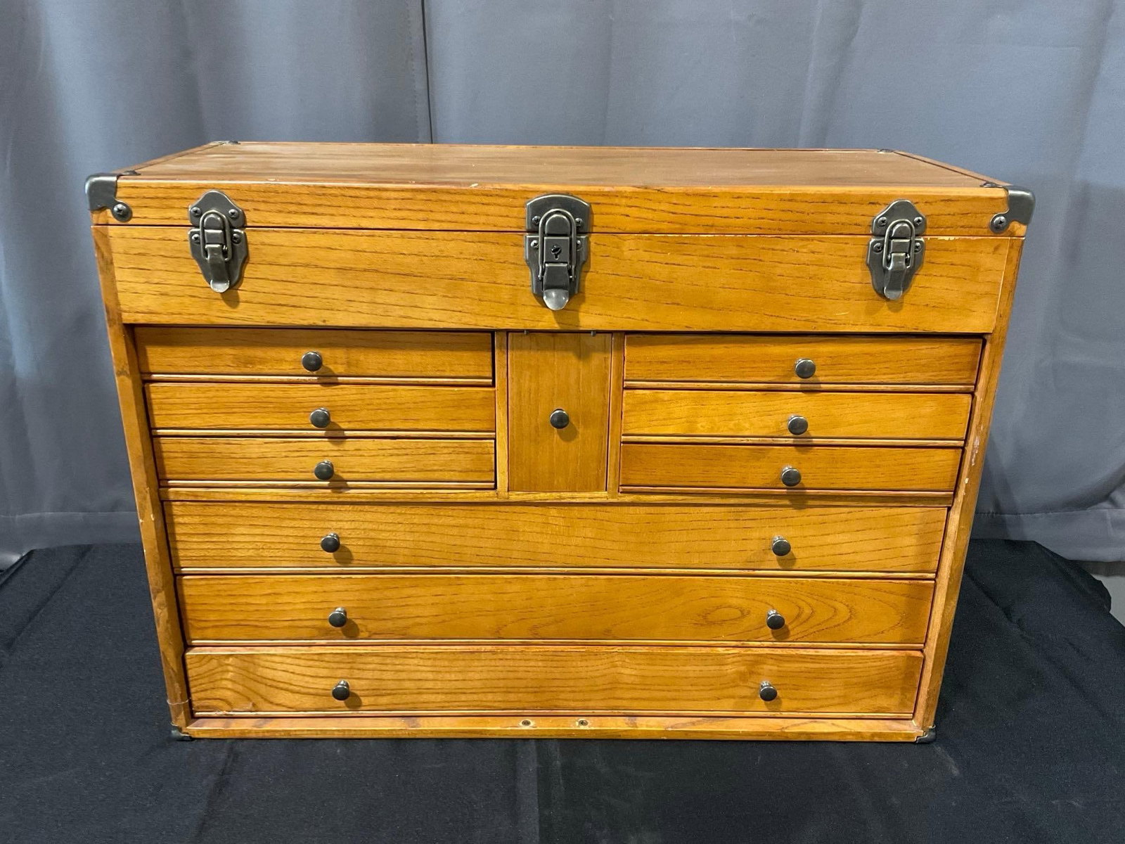 Large Machinists Tool Chest w/10 drawers, & top compartment, no key, Oak Wooden (1 of 5)