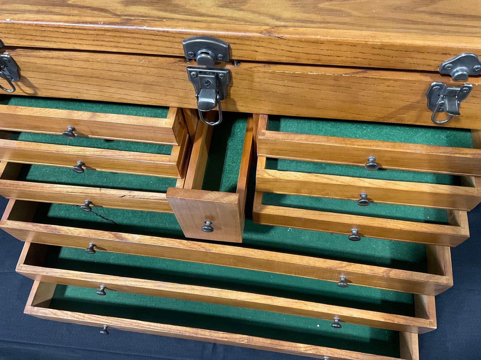 Large Machinists Tool Chest w/10 drawers, & top compartment, no key, Oak Wooden - 3