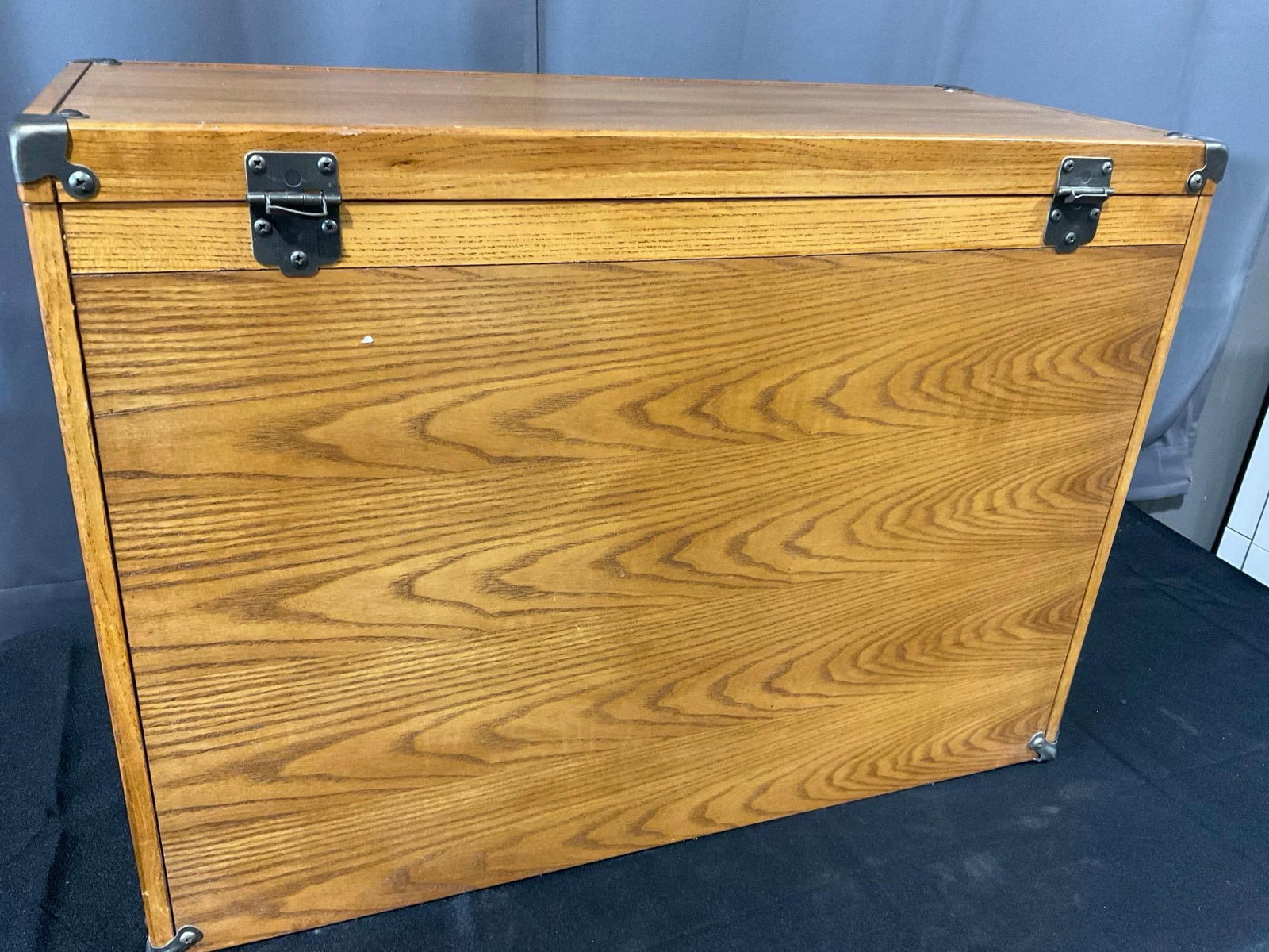 Large Machinists Tool Chest w/10 drawers, & top compartment, no key, Oak Wooden - 5