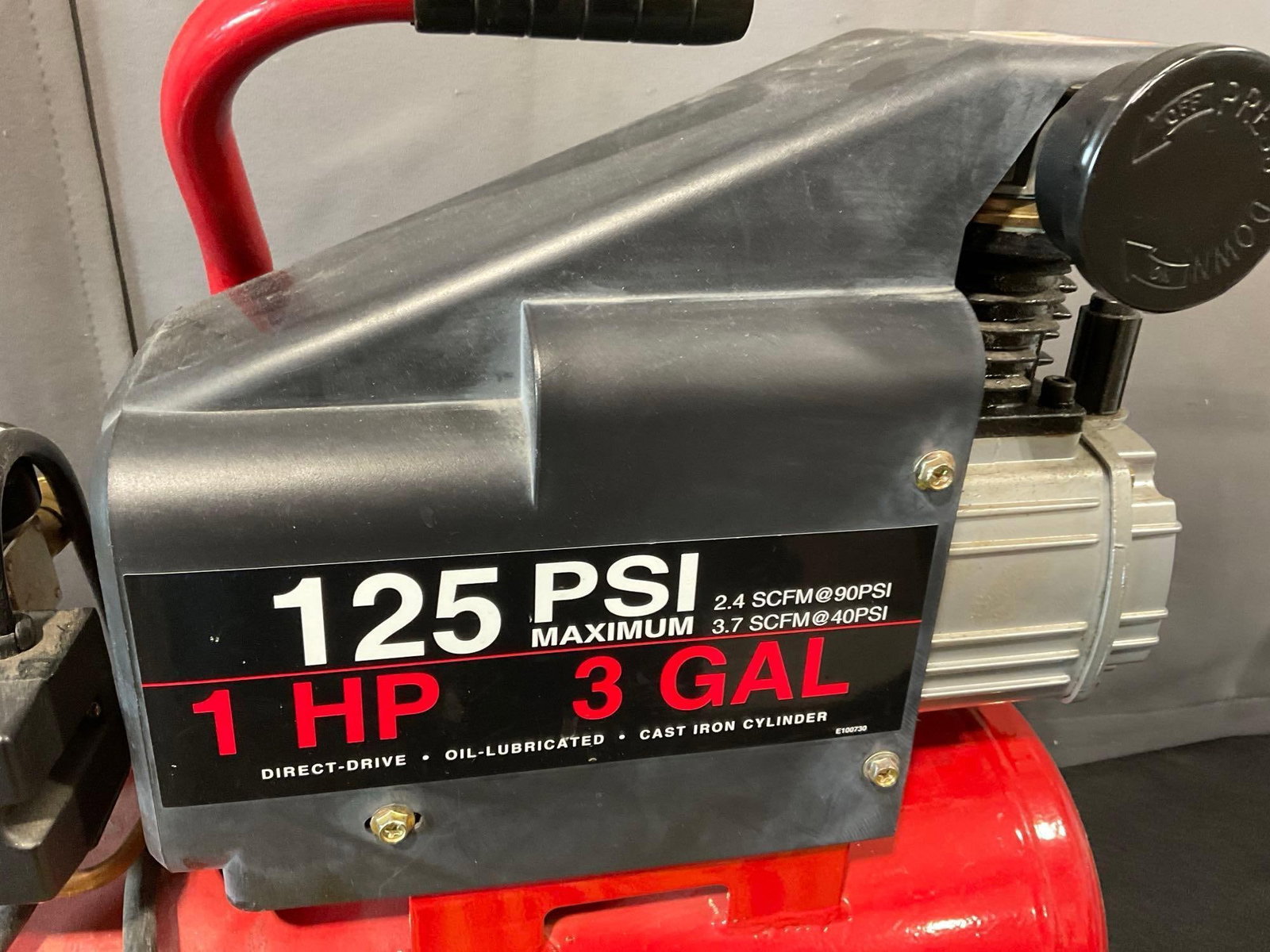 Craftsman model 921.153101 3 Gallon Air Compressor, 125 psi max, w/hose - 2