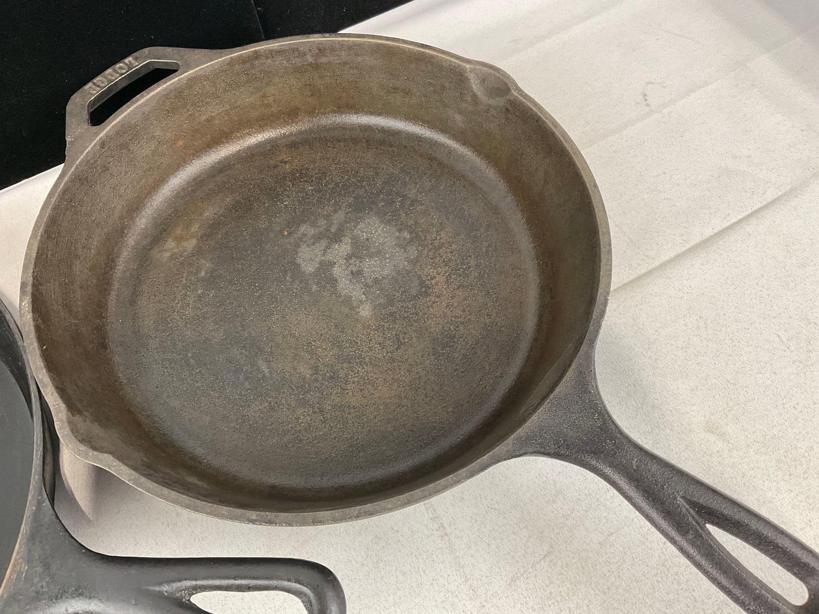 2 Cast Iron Pans, Lodge 8 inch Skillet & Antique Favorite Stove & Range Co. (Piqua, Ohio) Miami Pan - 3