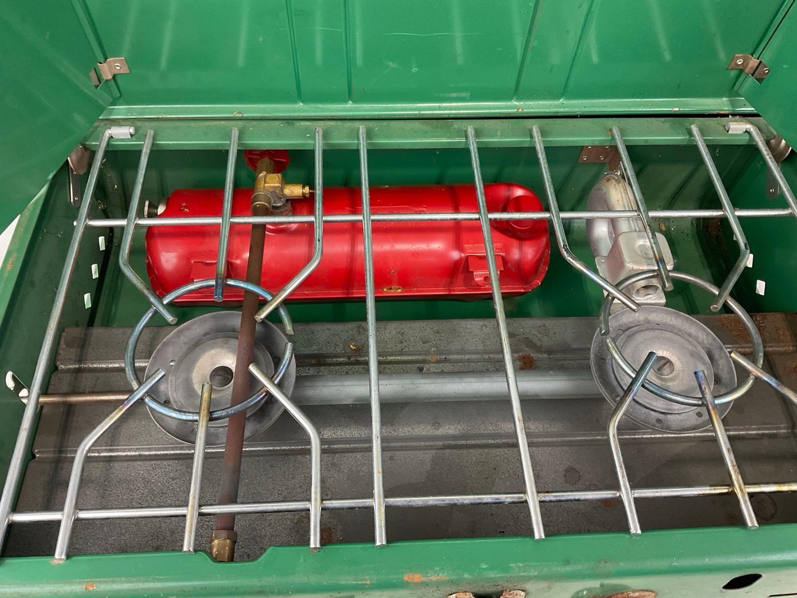 Vintage Coleman 413G Double Burner Camp Stove, white gas, 1950s-70s era, some finish wear - 4