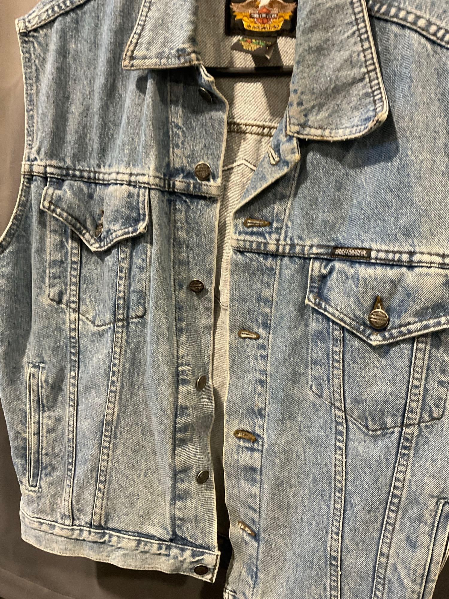 Harley Davidson Denim Sleeveless Vest, w/Patch on the back, Mens size S - 3