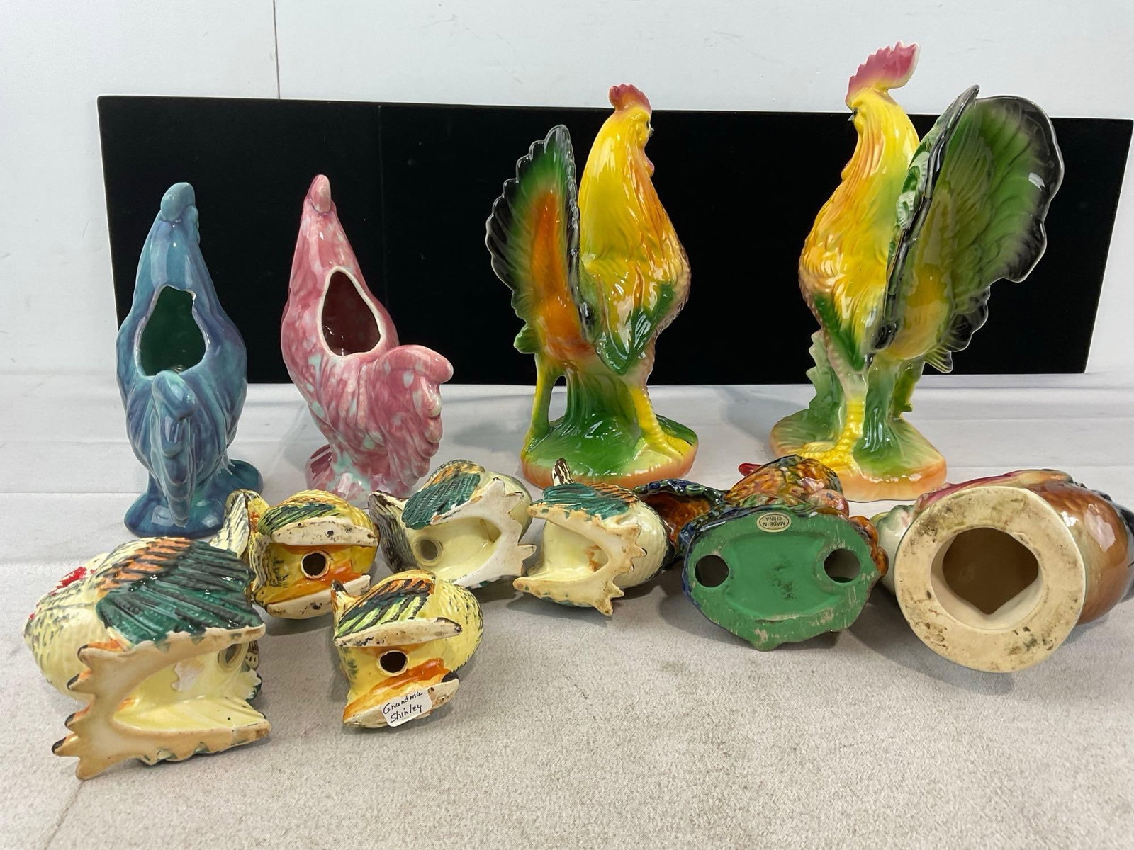 Selection of 11 Ceramic Turkeys, Chickens, Salt & Pepper Shakers, Planters, Figurines & more - 4