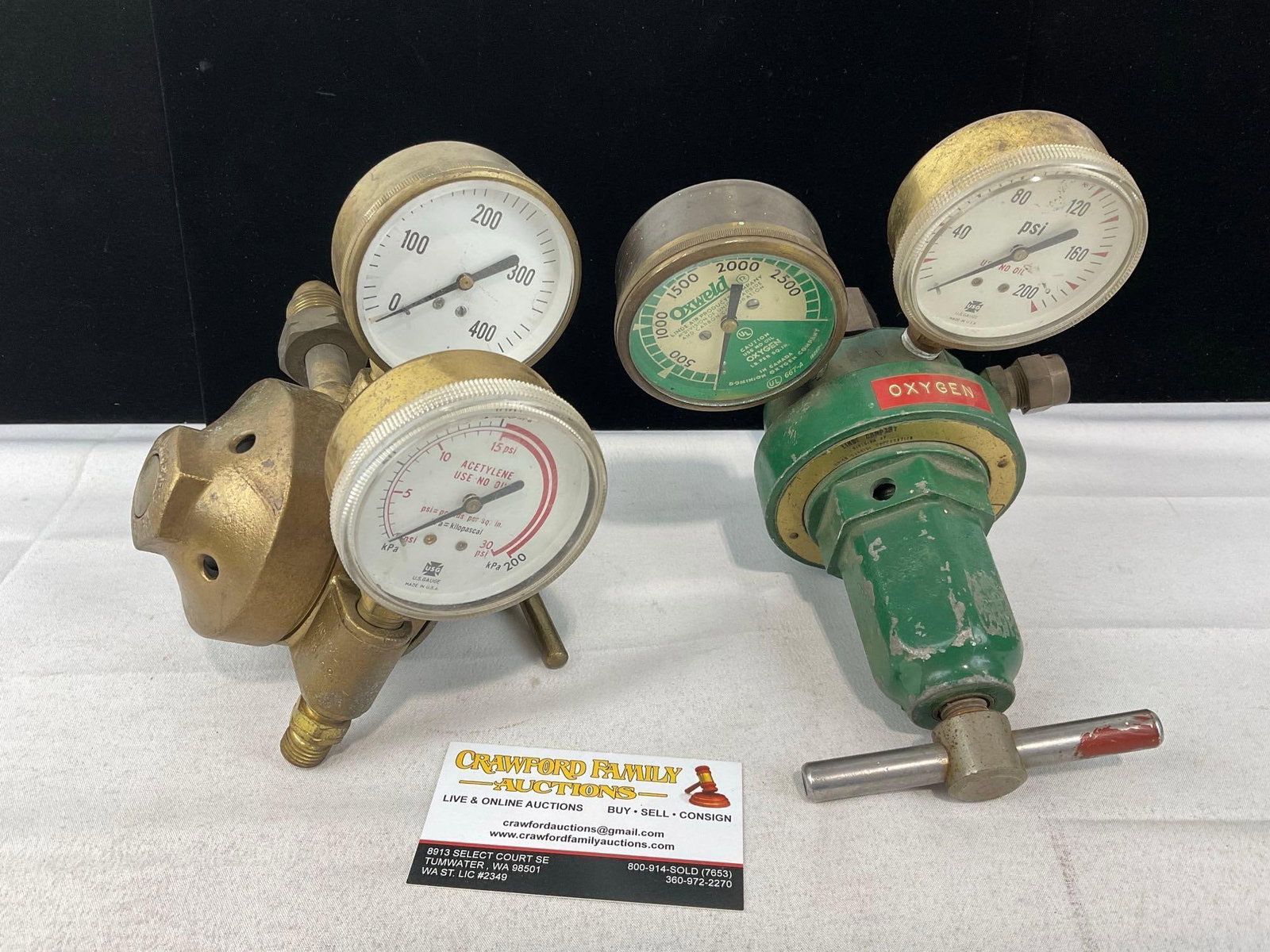 Pair of Cast Brass Gas Valves, Linde Air Company, US Gauge, & Oxweld Gauges, Oxygen/Acetylene: Appears to be in good shape. The piece measures approx 9h x 10w x 8d inches. See pics. E-6300