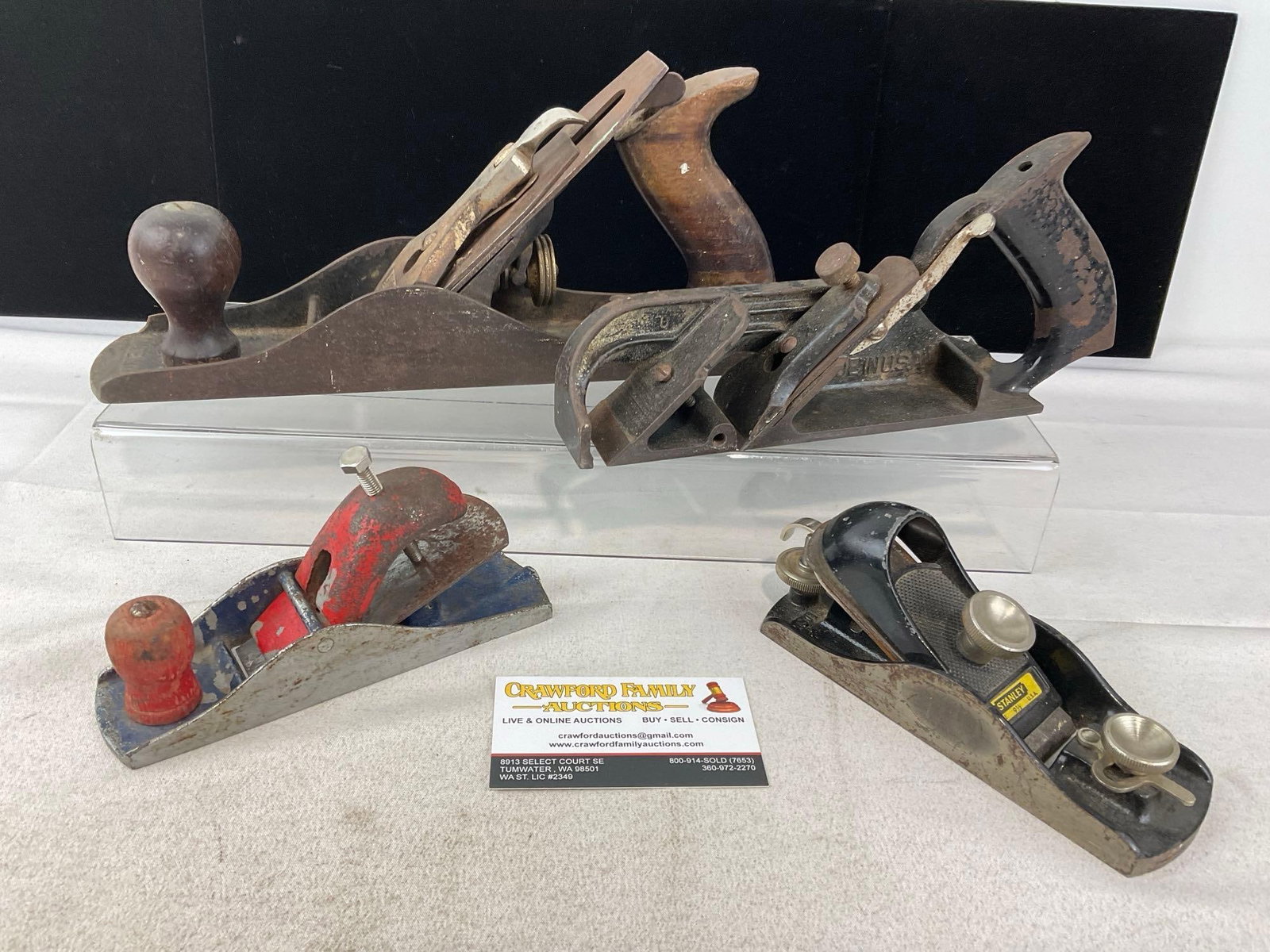4 Woodworking Planes, Stanley 9 1/2 Low Angle, Stanley No.5 w/Lakeside lock, & Stanley no.78 Duplex: Appears to be in good shape. The piece measures approx 15h x 11w x 6d inches. See pics. E-6300