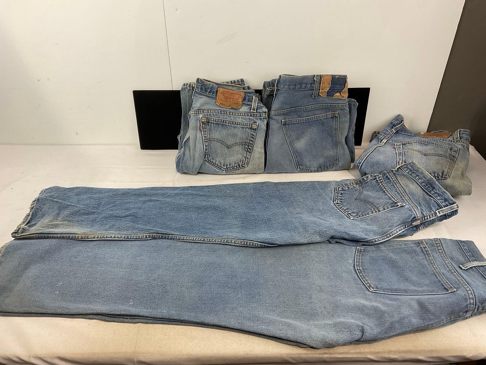 5 Vintage Levi Strauss Jeans, 501xx 35w 36l, 2x 35w 34l, & more, some wear & discoloration - 5
