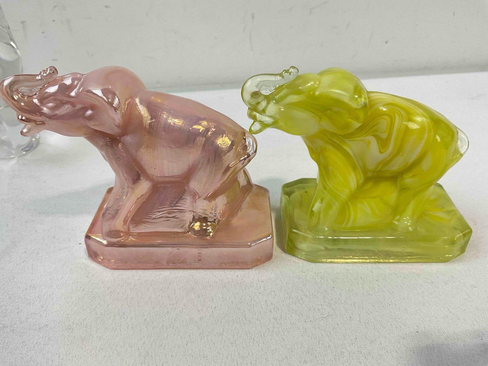 12 pcs Glass Elephant Figurines & Paperweights, incl. 2x Vintage Boyd "Zack the Elephant." - 6
