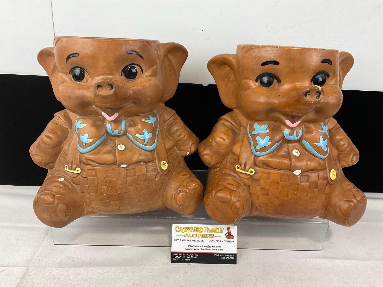 Pair of Twin Winton 1960s Elephant Shaped Cookie Jars, no lids, brown finish: Appears to be in good shape. The piece measures approx 11h x 16w x 10d inches. See pics. E-6230