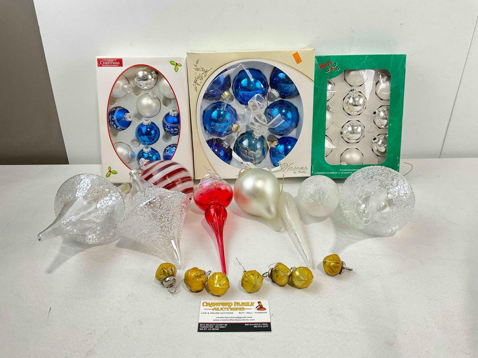 18 pcs Vintage Glass Christmas Tree Ornament Collection, incl. Baubles, Drops & More! See pics.: 18 pcs Vintage Glass Christmas Tree Ornament Collection, incl. Baubles, Drops & More! Pieces have wear indicative of age and use, otherwise look to be in good condition. Fits in box measuring 16"