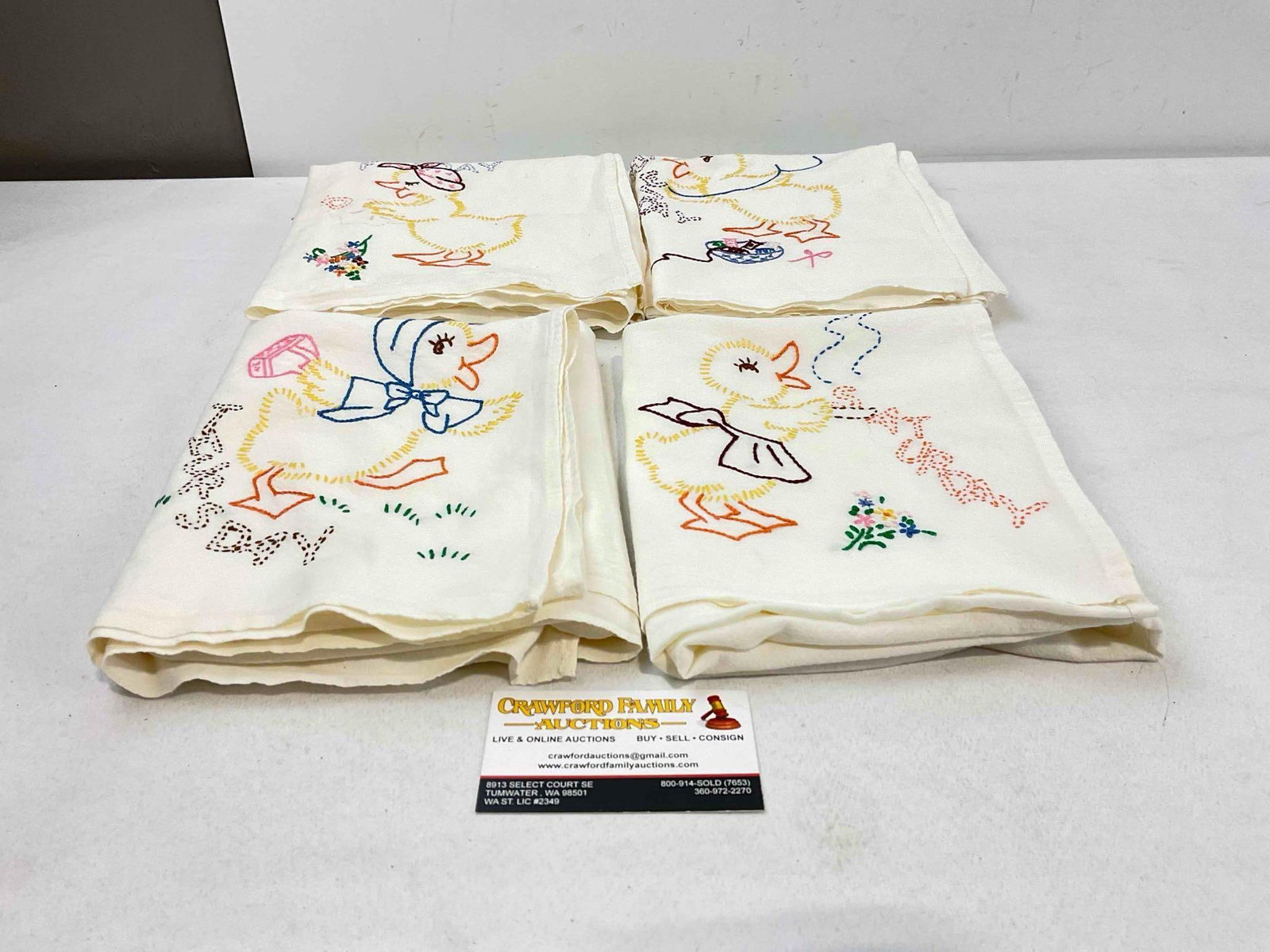 4 pcs Vintage Adorable White Cotton? Tea Towels w/ Embroidered Ducks & Weekdays. See pics.: 4 pcs Vintage Adorable White Cotton? Tea Towels w/ Embroidered Ducks & Weekdays. Wednesday, Thursday, Friday & Saturday. Minor wear indicative of age and use, otherwise look to be in good