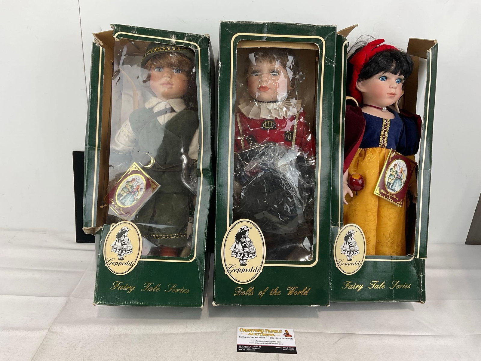 Set of 3 Geppeddo Dolls, Snow White & Robin Hood Fairy Tale Series, & William the Beefeater, 16 i...: The boxes included show some wear, though the dolls within looks to be in good shape. The piece measures approx 14h x 8w x 9d inches. See pics. E-6240