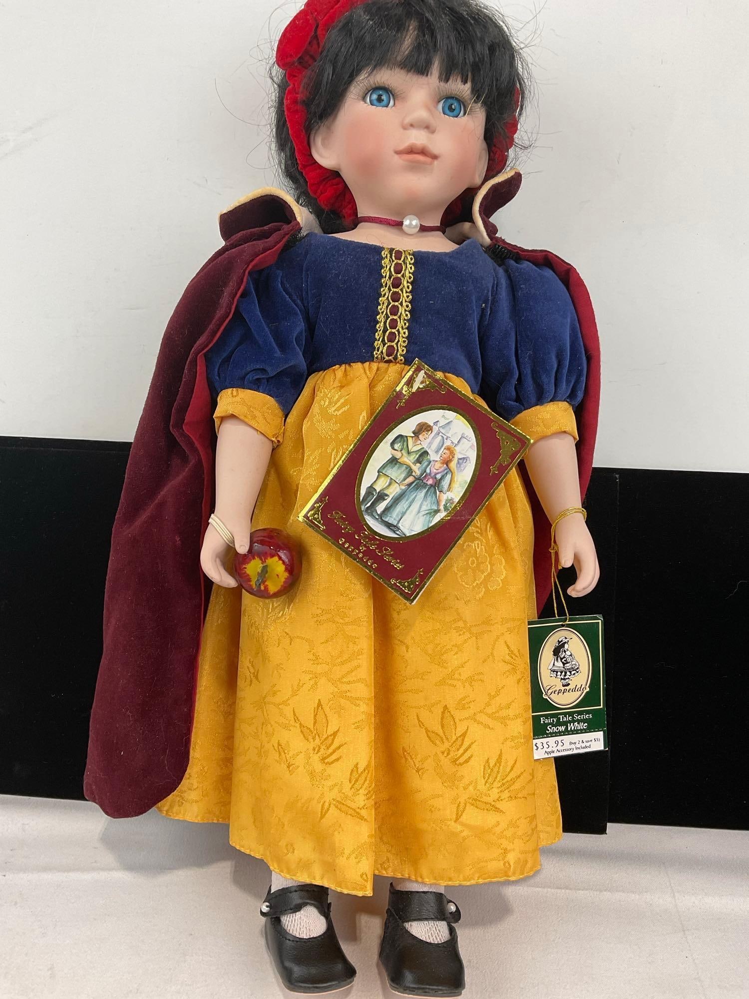 Set of 3 Geppeddo Dolls, Snow White & Robin Hood Fairy Tale Series, & William the Beefeater, 16 i... - 5