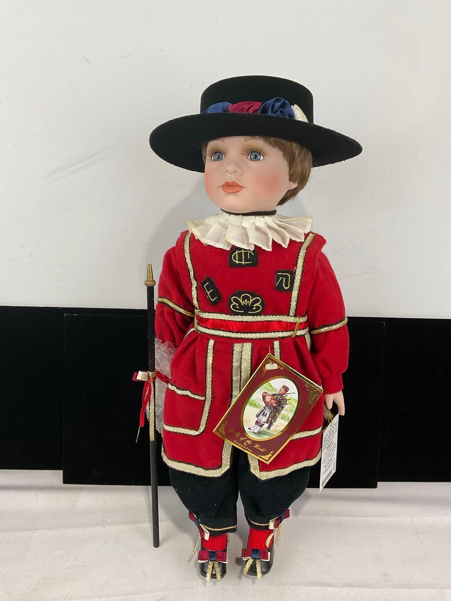 Set of 3 Geppeddo Dolls, Snow White & Robin Hood Fairy Tale Series, & William the Beefeater, 16 i... - 6