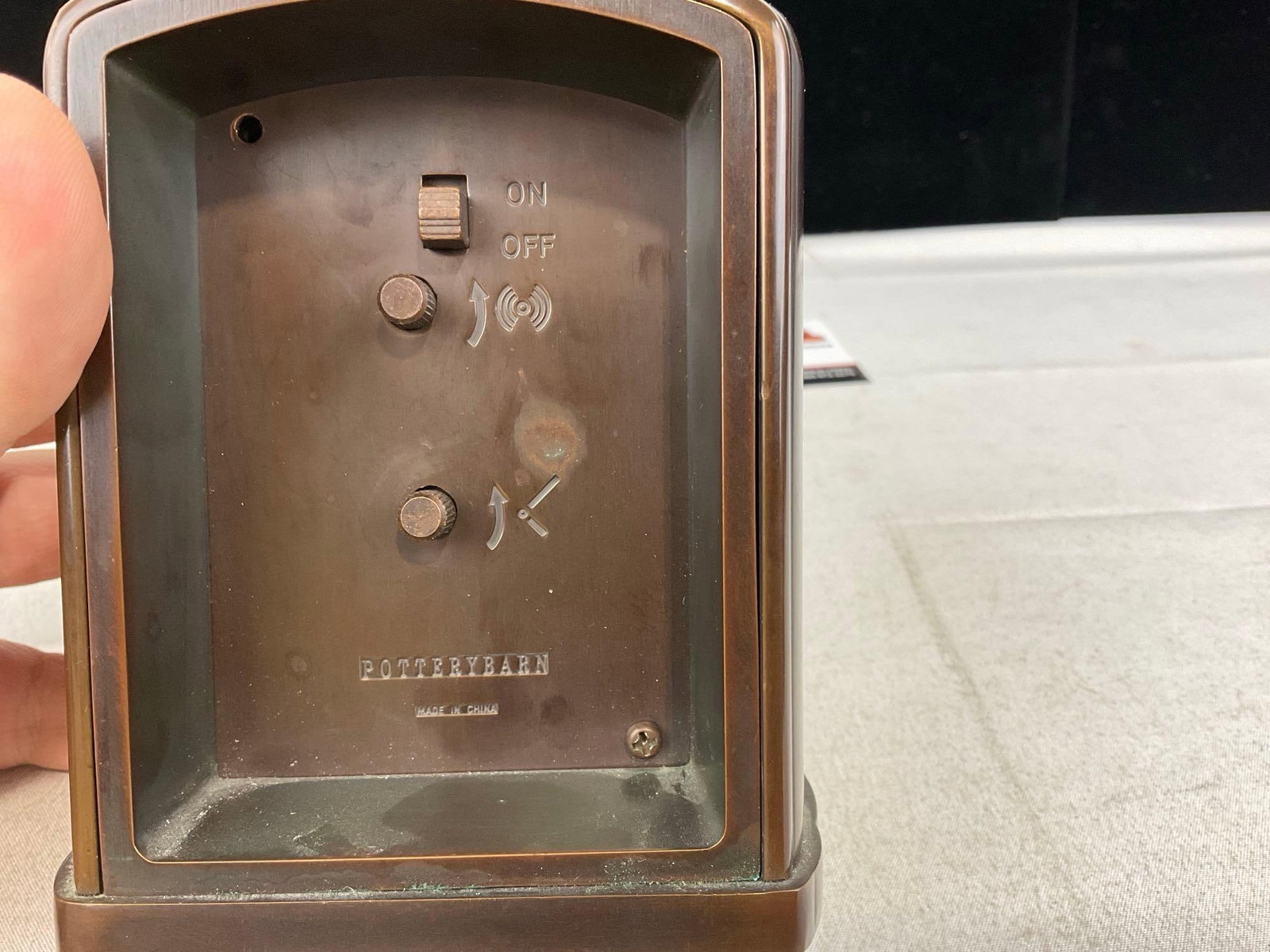Vintage Pottery Barn General Electric Telechron Model 711 Desk Clock, Bakelite case? 6x5x4 in - 4