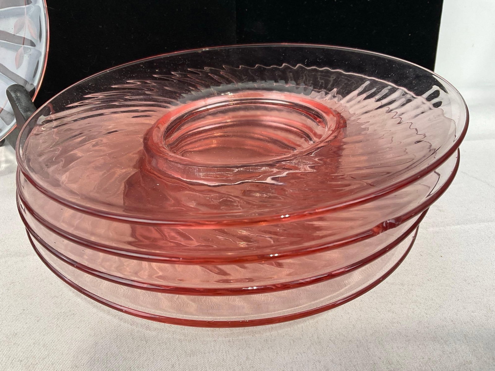 Early 20th Century Pink Depression Glass Plates, Swirl Pattern 4 Dinner, 3 Lunch, Saucer & 4 b&b - 4