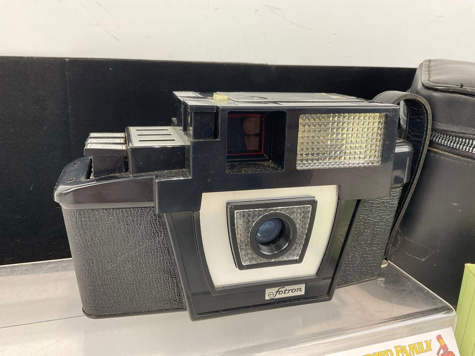Vintage 1960s Traid Corporation Fotron Camera, w/Case, w/snap-load magazine - 2