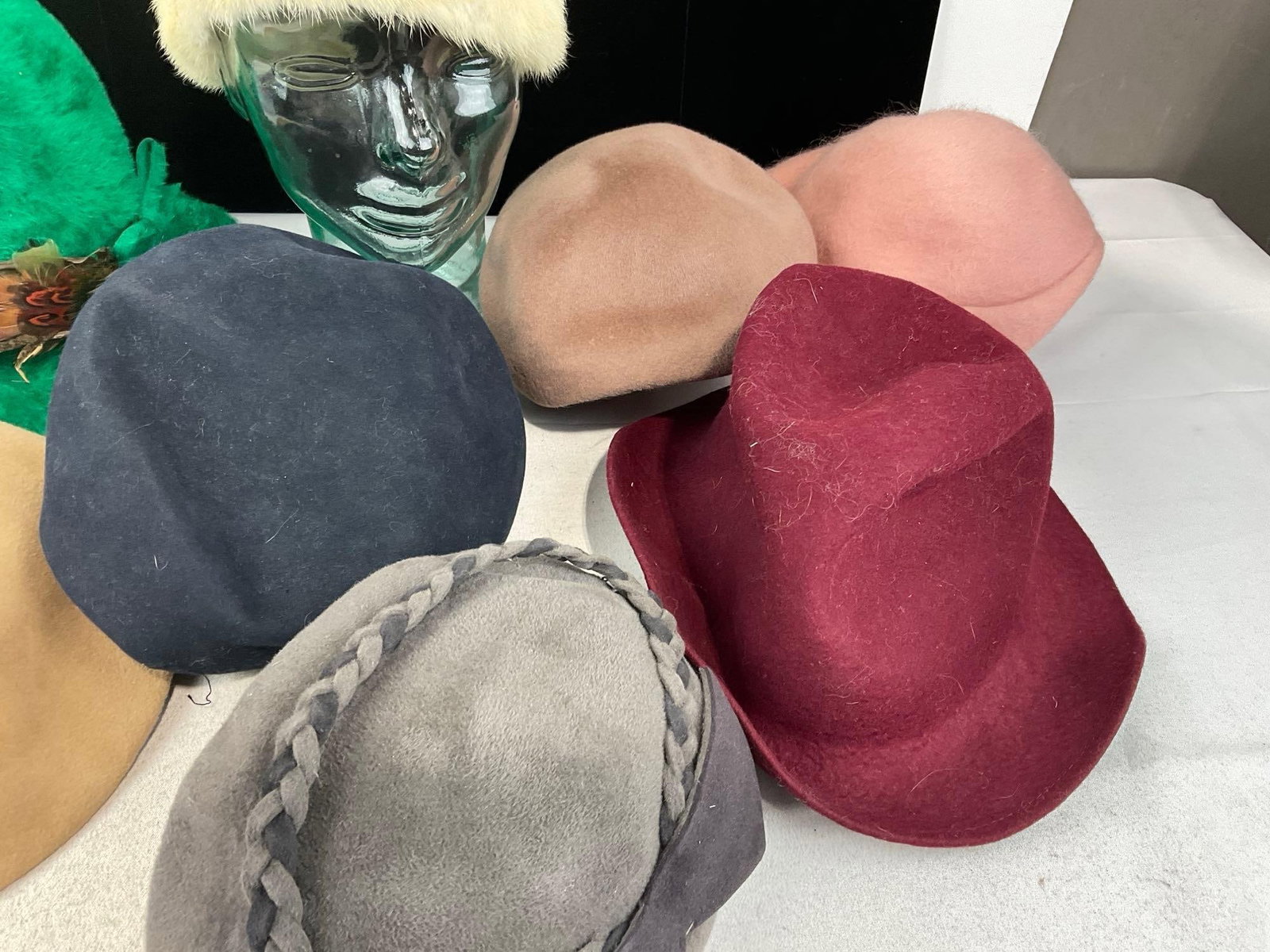 Collection of 8 40s-50s Hats, Felt & Velour, Cloche styles, Fur pillbox, Beret style, many colors - 3