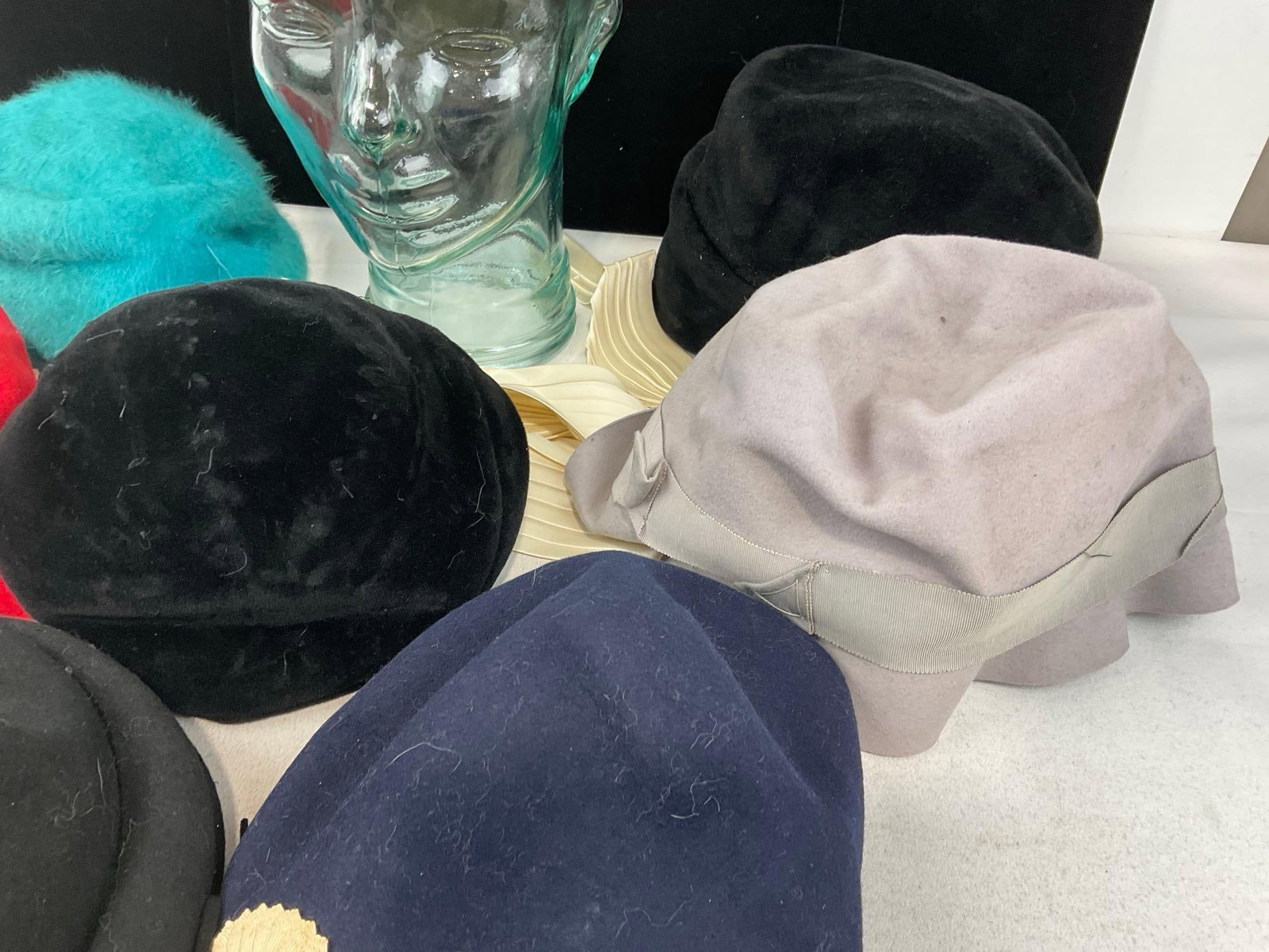 Collection of 8 40s-50s Hats, Pillbox, Wool Beret, Cloche style, Red Fedora & more - 3