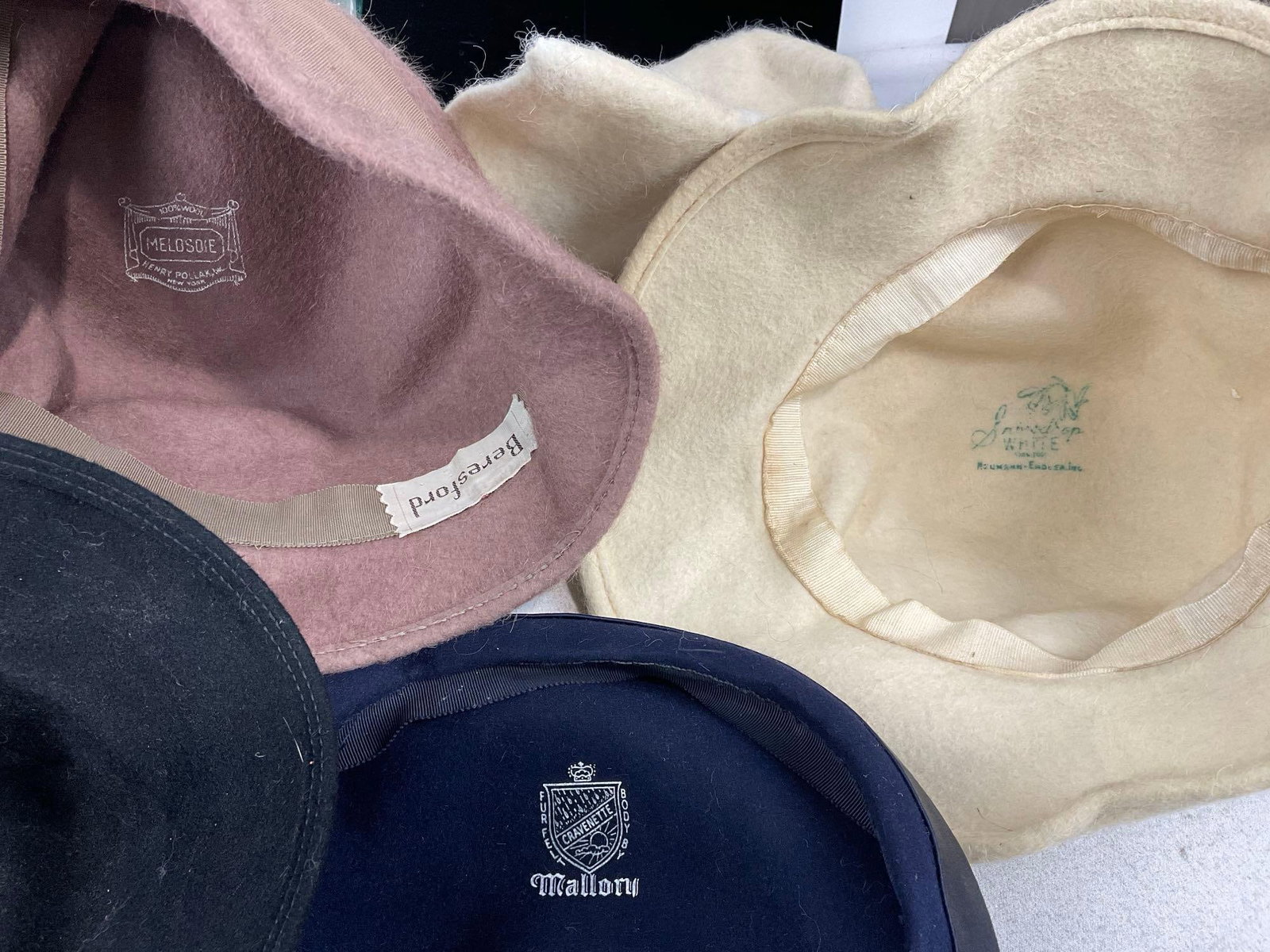 Collection of 8 40s-50s Hats, Felt & Velour Cloche style Hats, Beret, Floppy Fedora & more - 5