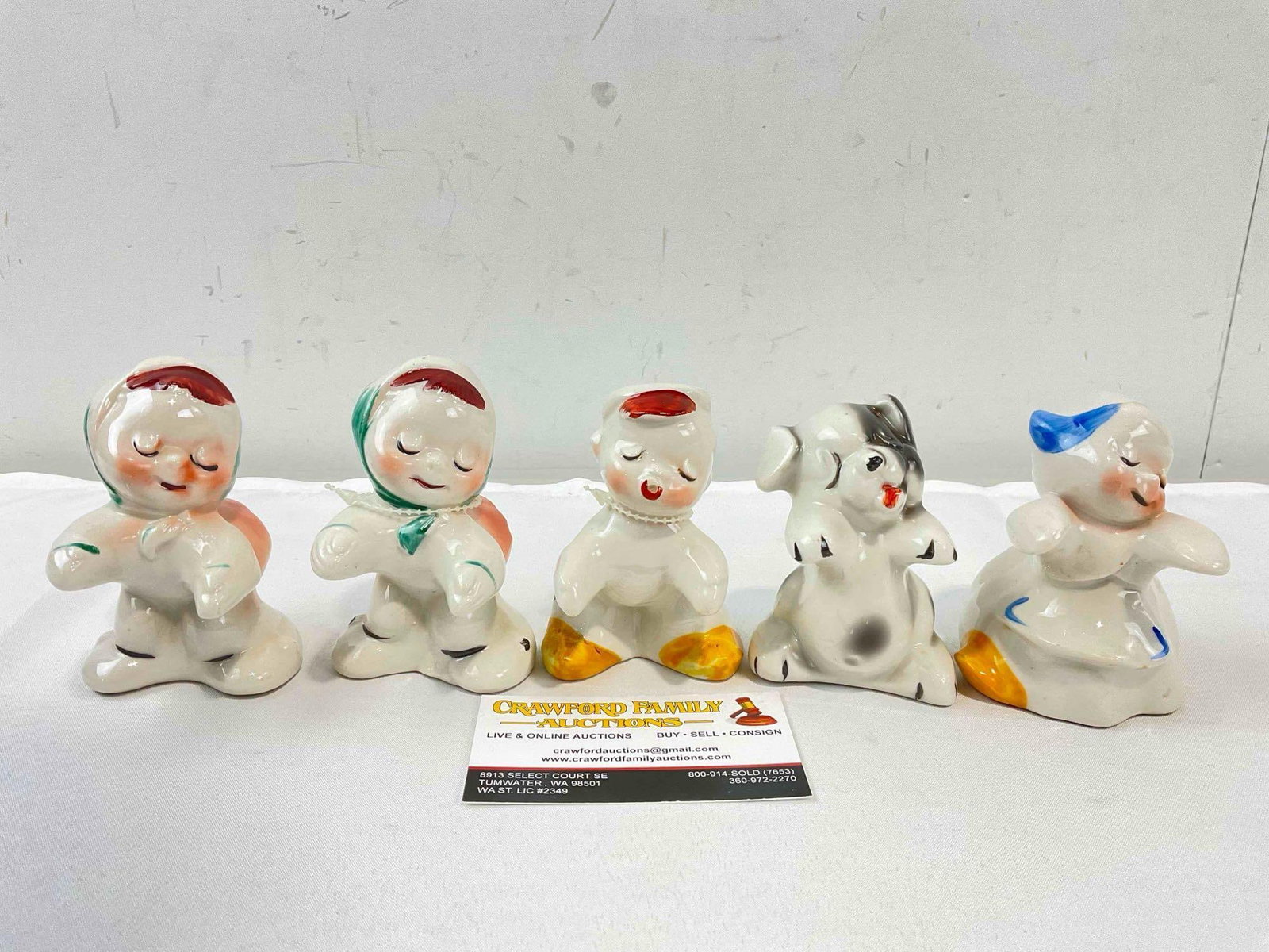 5 pcs Vintage Van Tellingen Ceramic Single Salt & Pepper Shakers, incl. 4x People & 1x Dog.: 5 pcs Vintage Van Tellingen Ceramic Single Salt & Pepper Shakers. Good Condition. Pieces have minor wear indicative of age and use, otherwise looks to be in good condition. Fits in a box measuring