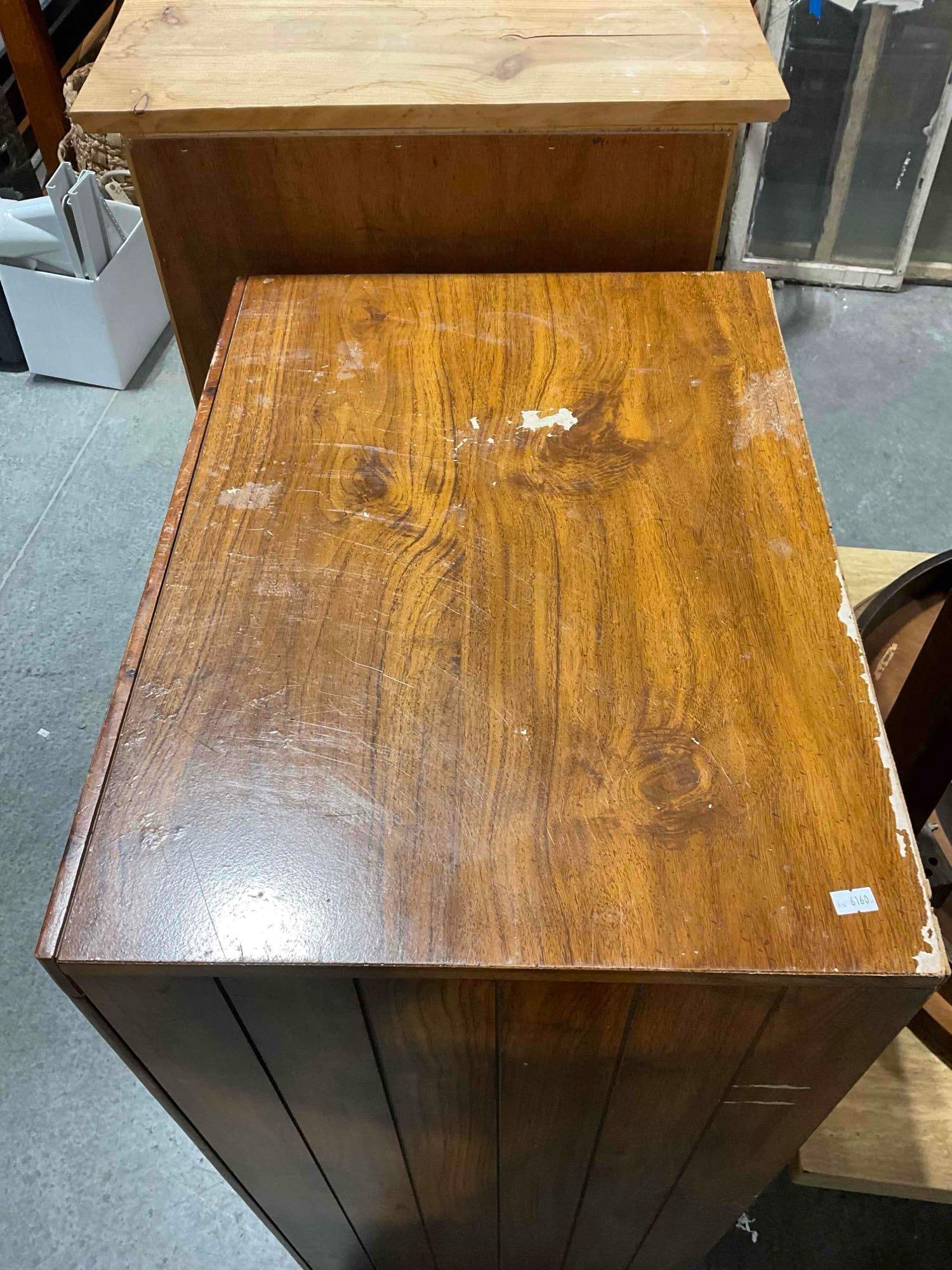 Vintage Wood Finish Pressboard Dresser w/ 5 Drawers. Fair Condition. See pics. - 4