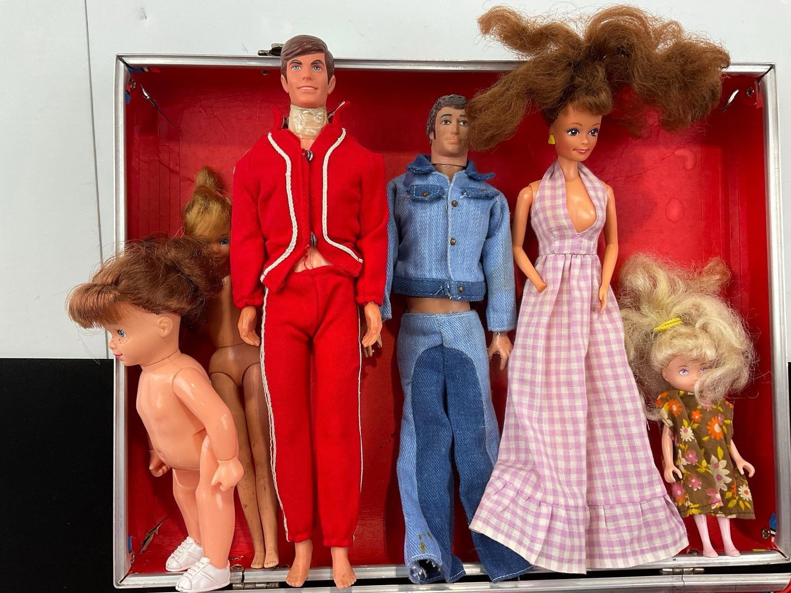 Vintage 1960s style Suitcase w/Dolls, Mattel Ken Doll, some Barbie Pieces, and lots of Clothes - 4