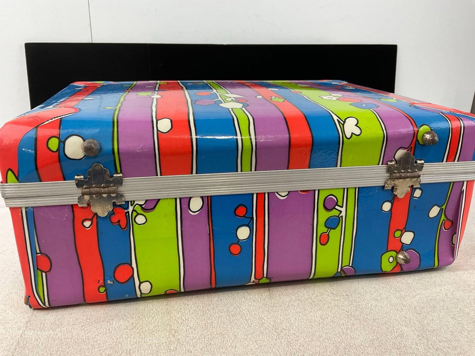Vintage 1960s style Suitcase w/Dolls, Mattel Ken Doll, some Barbie Pieces, and lots of Clothes - 7
